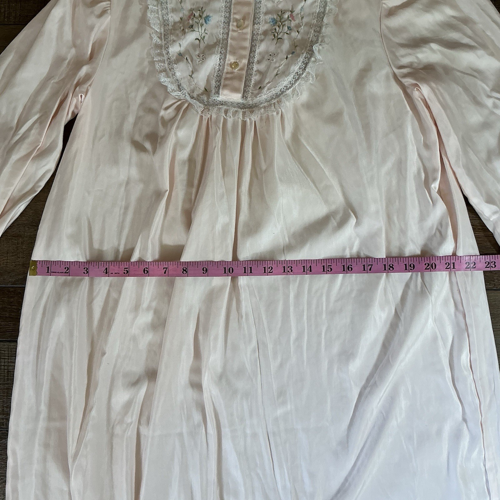 Size M – VINTAGE Barbizon Cuddleskin White Nightgown Long Sleeve Collared #23609