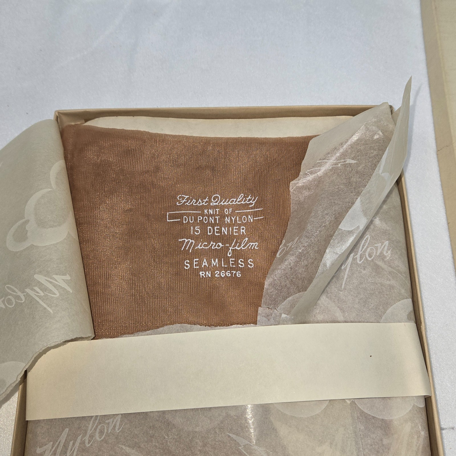 NEW VTG DUPONT NYLON HOSIERY STOCKINGS FASHIONED BY LISA BEIGETONE SZ 8.5 3-PACK