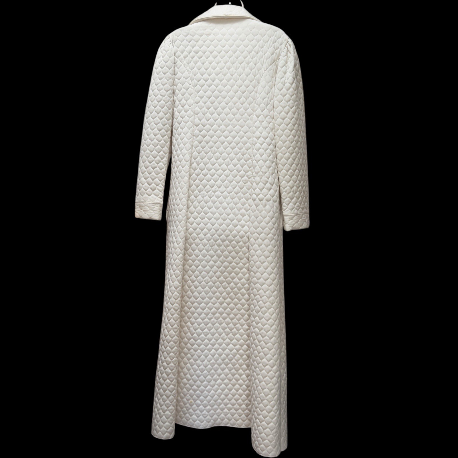 Vintage 1960s White Quilted Long Bridal Robe Pristine Pockets Double Breasted