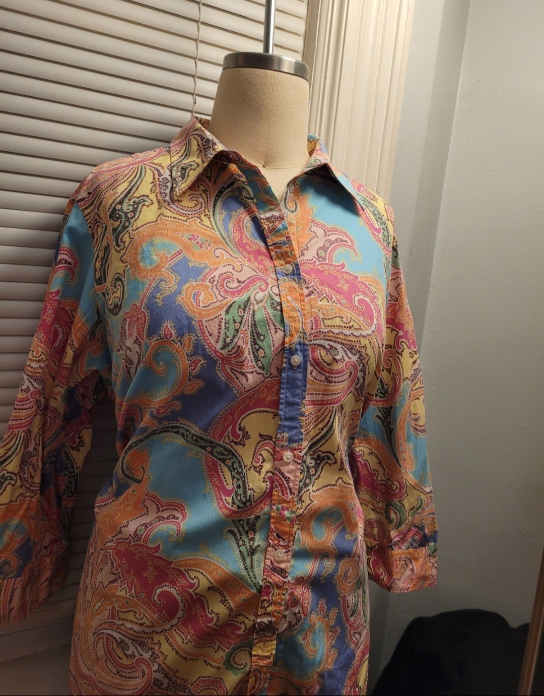 Beautiful vintage blouse Chaps, perfect for a Y2K or psychedelic look. Size L.