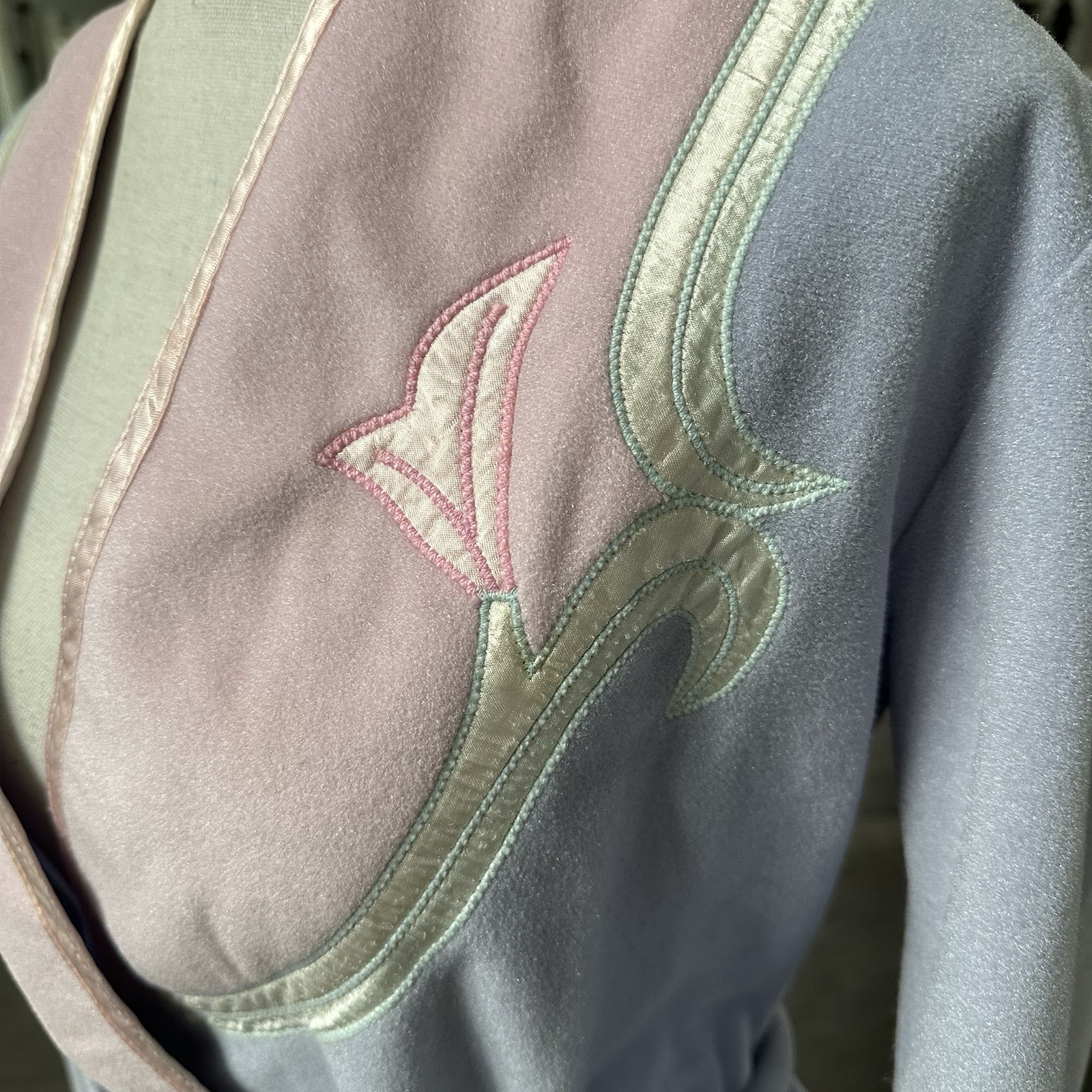Vintage 70s Tiffany Loungewear Robe Pastel Lilac & Pink Embroidered Trim Small