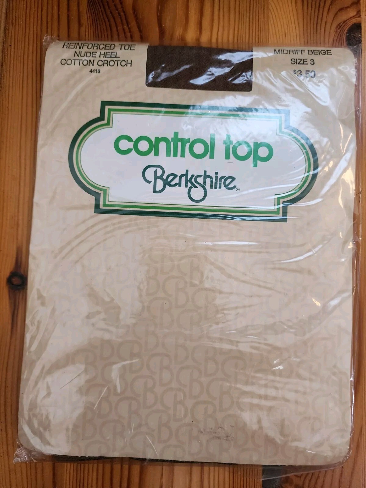 BERKSHIRE Vintage MIDRIFF BEIGE PANTYHOSE – Size 3 -120-150 lbs- 1980’s USA