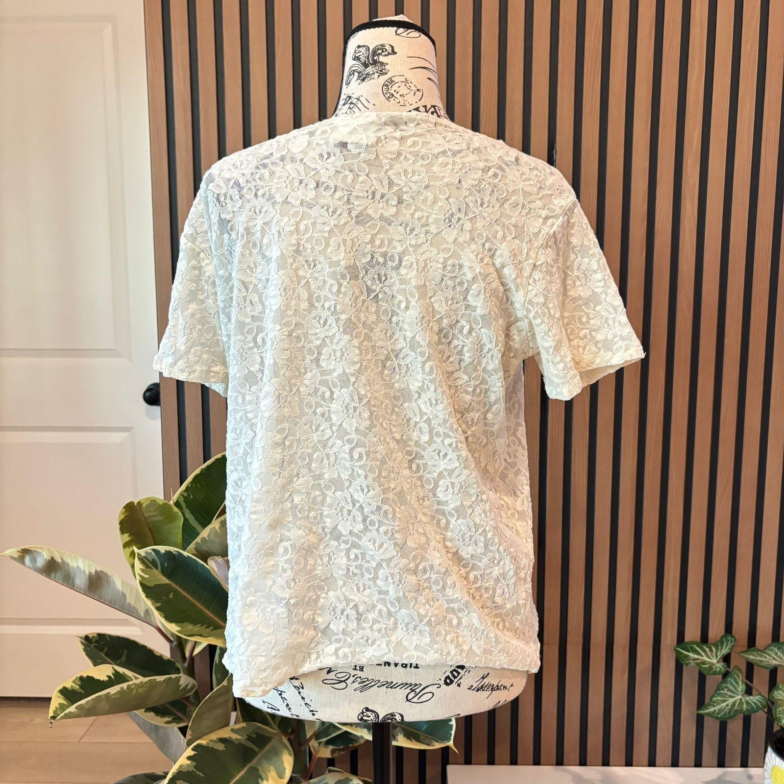 Vintage TR Bentley Lace Tunic Top Short Sleeve Cream Floral Party
