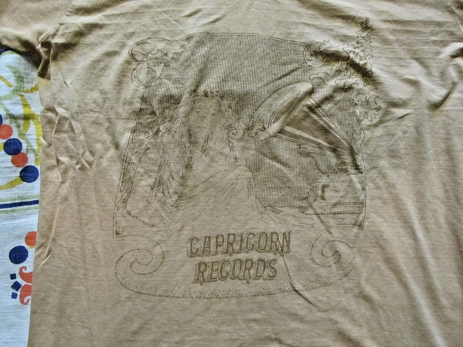Vintage Capricorn Records t-shirt size m by Comes the Sun