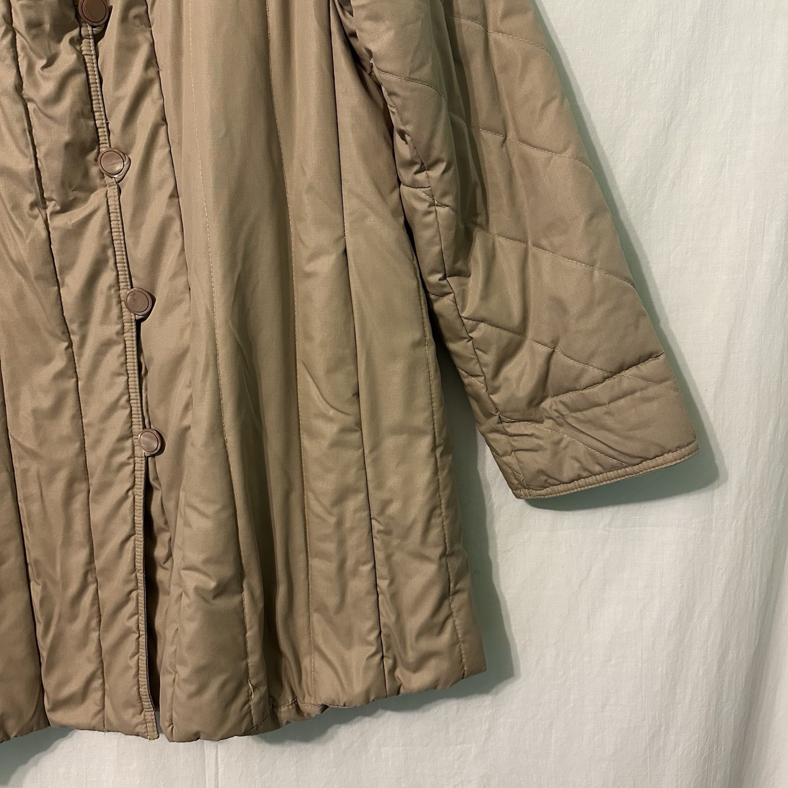 Bromleigh Vintage Women’s Beige Quilted Button Lined Coat Size Large XL Preowned