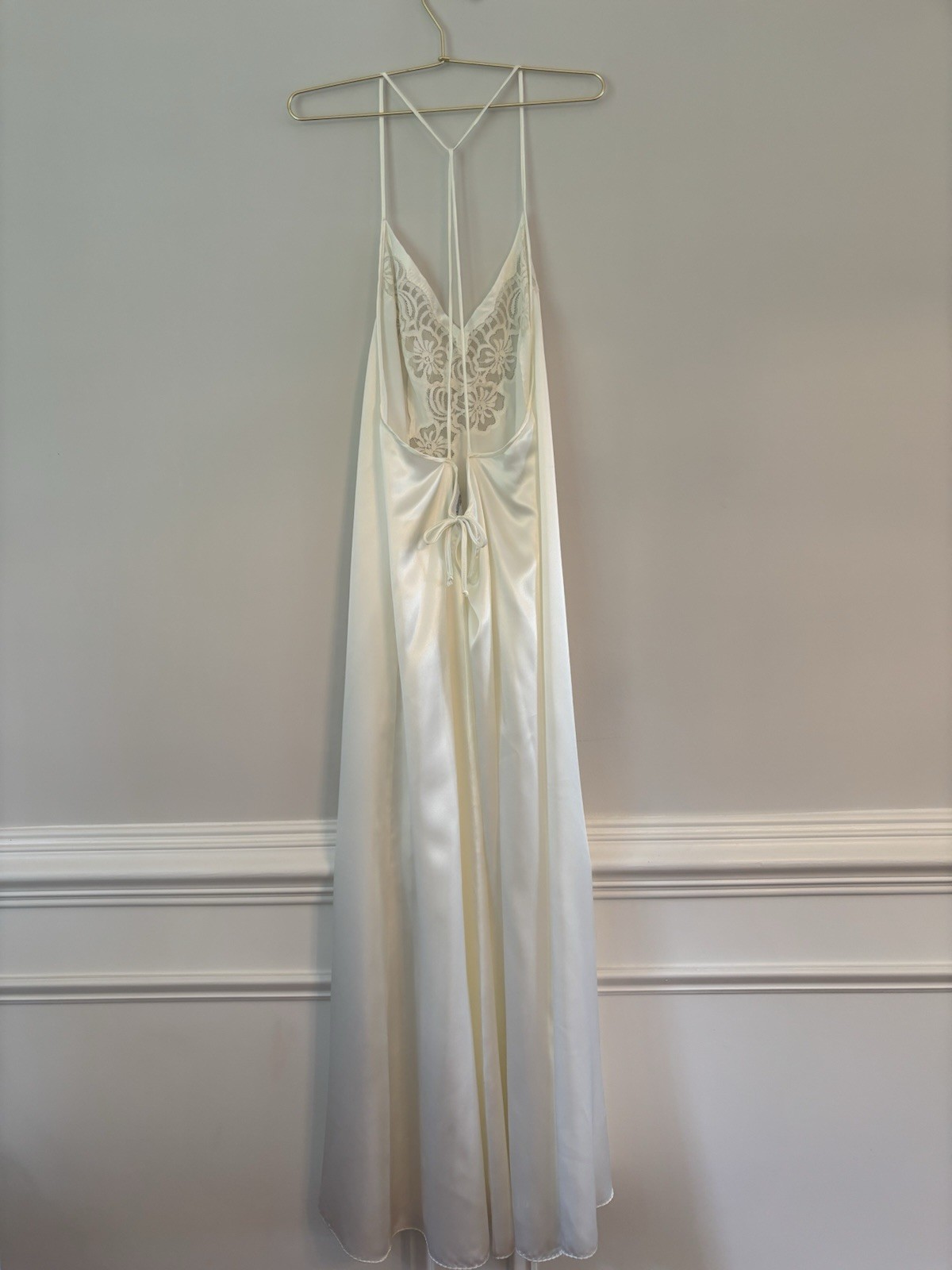 Vintage Women’s Vanity Fair Ivory Satin Lace Long Nightgown Cottage Core Bridal