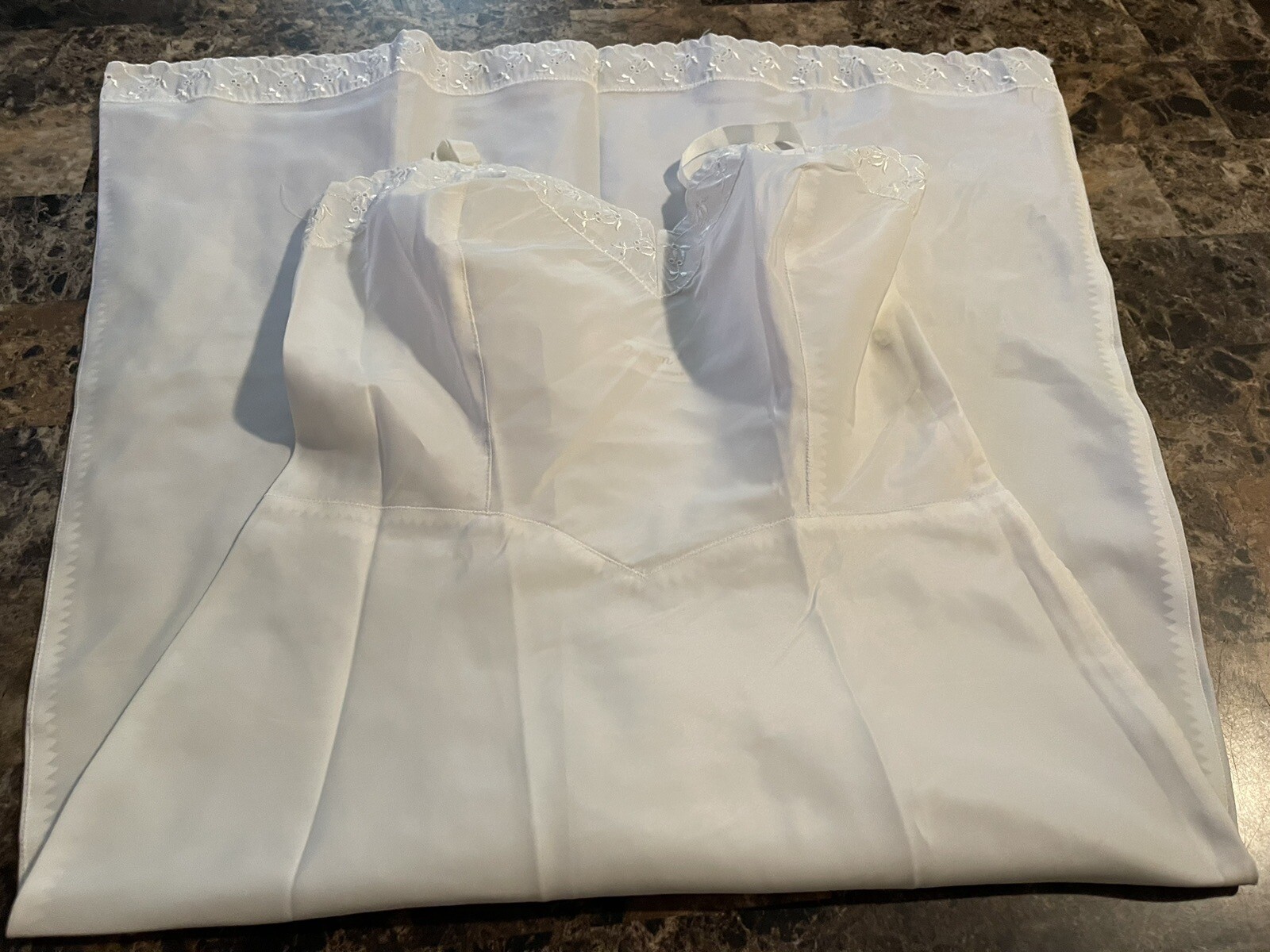 VINTAGE BARBIZON TAFREDDA FULL SLIP! SIZE 7. NEW.
