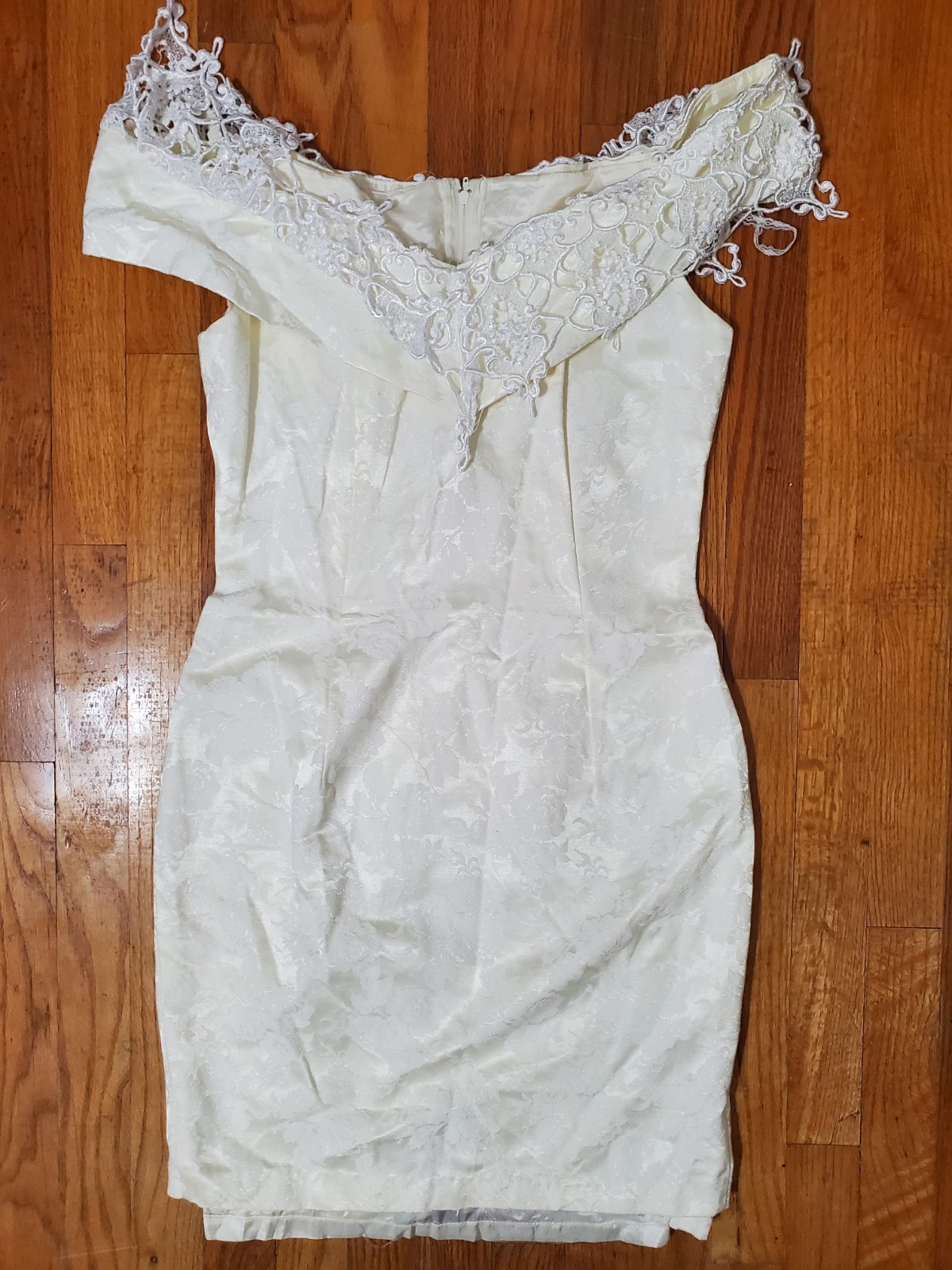 Vintage Roberta Ivory Beaded And Lace Fitted Wedding Formal Dress Size 9/10