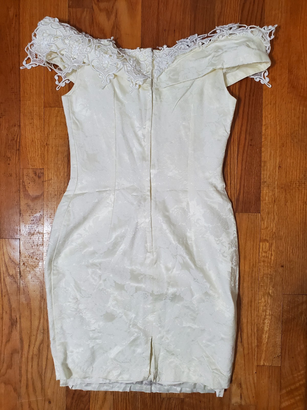 Vintage Roberta Ivory Beaded And Lace Fitted Wedding Formal Dress Size 9/10