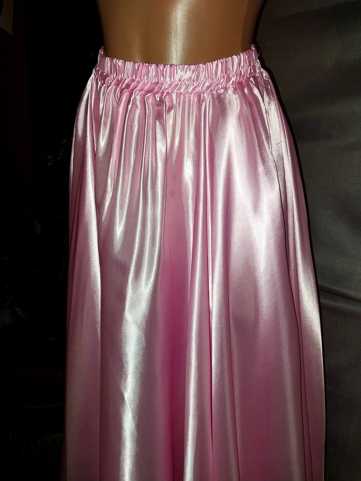 VTG SATIN LIQUID PINK GRAND SWEEP TWIRLY FLARE SKIRT SHINY GLOSSY LUXE SML NEW