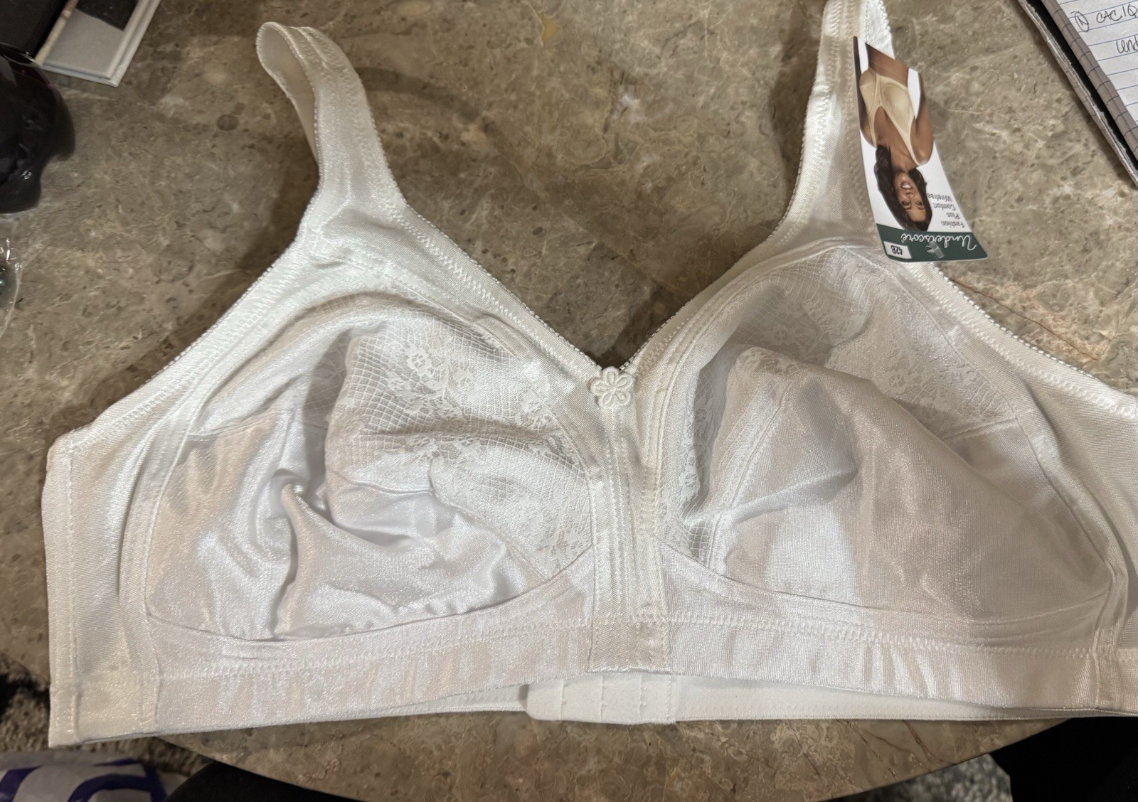 VINTAGE UNDERSCORE WHITE BRA! 42 B. NEW
