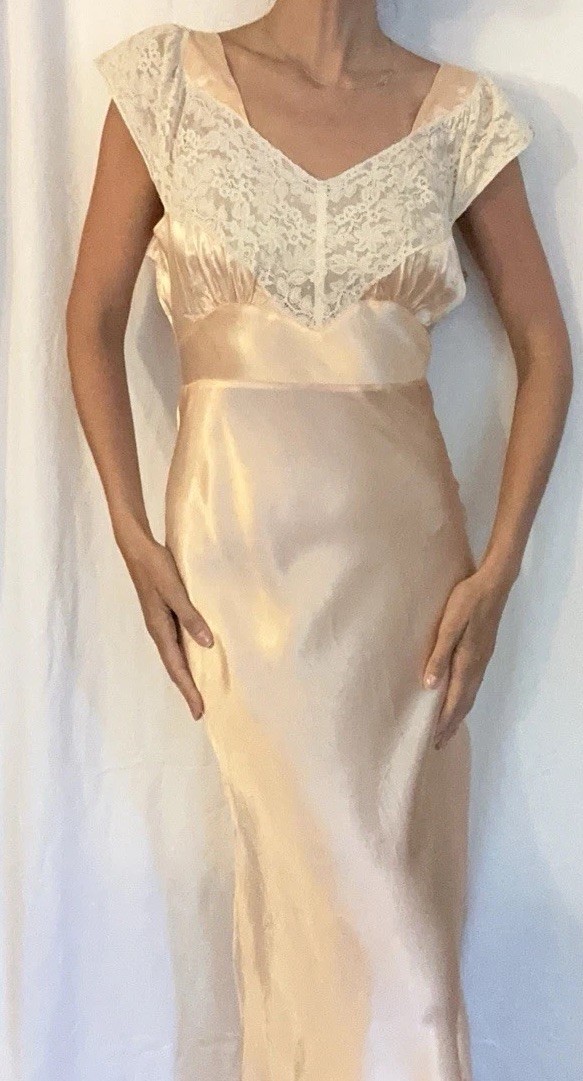 Vintage 1930s Peach Liquid Satin Lace Bias Cut Nightgown Old Hollywood Glam sz 8