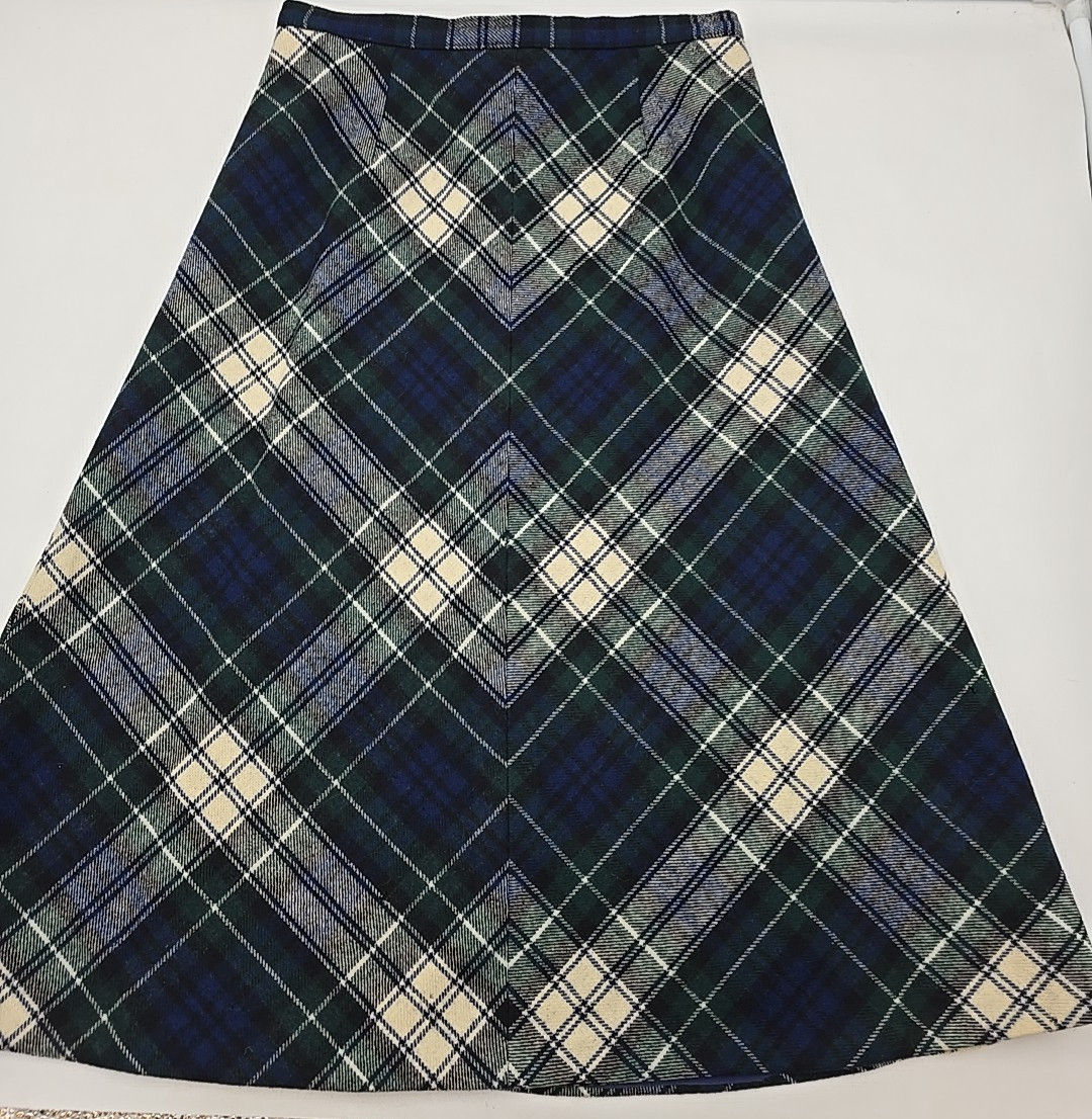 1960’s Vtg PENDLETON Wool PLAID A-LINE Dark Academia Preppy Casual Chic SKIRT-10