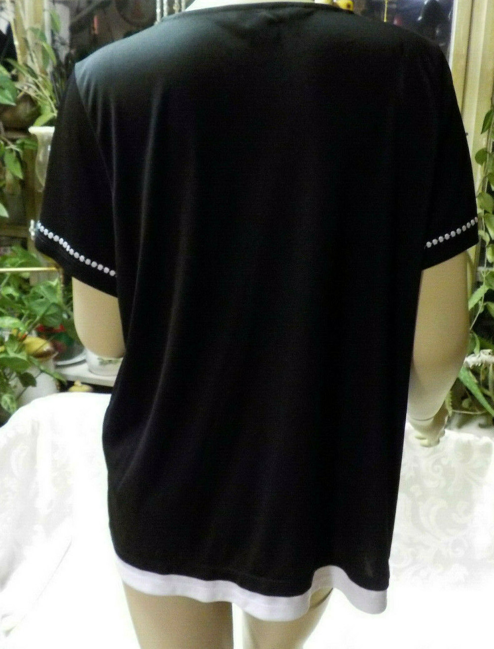 Tanjay Vintage 2 Fer Top Size L Black W White Embroidery Short Sleeve Scoop Neck