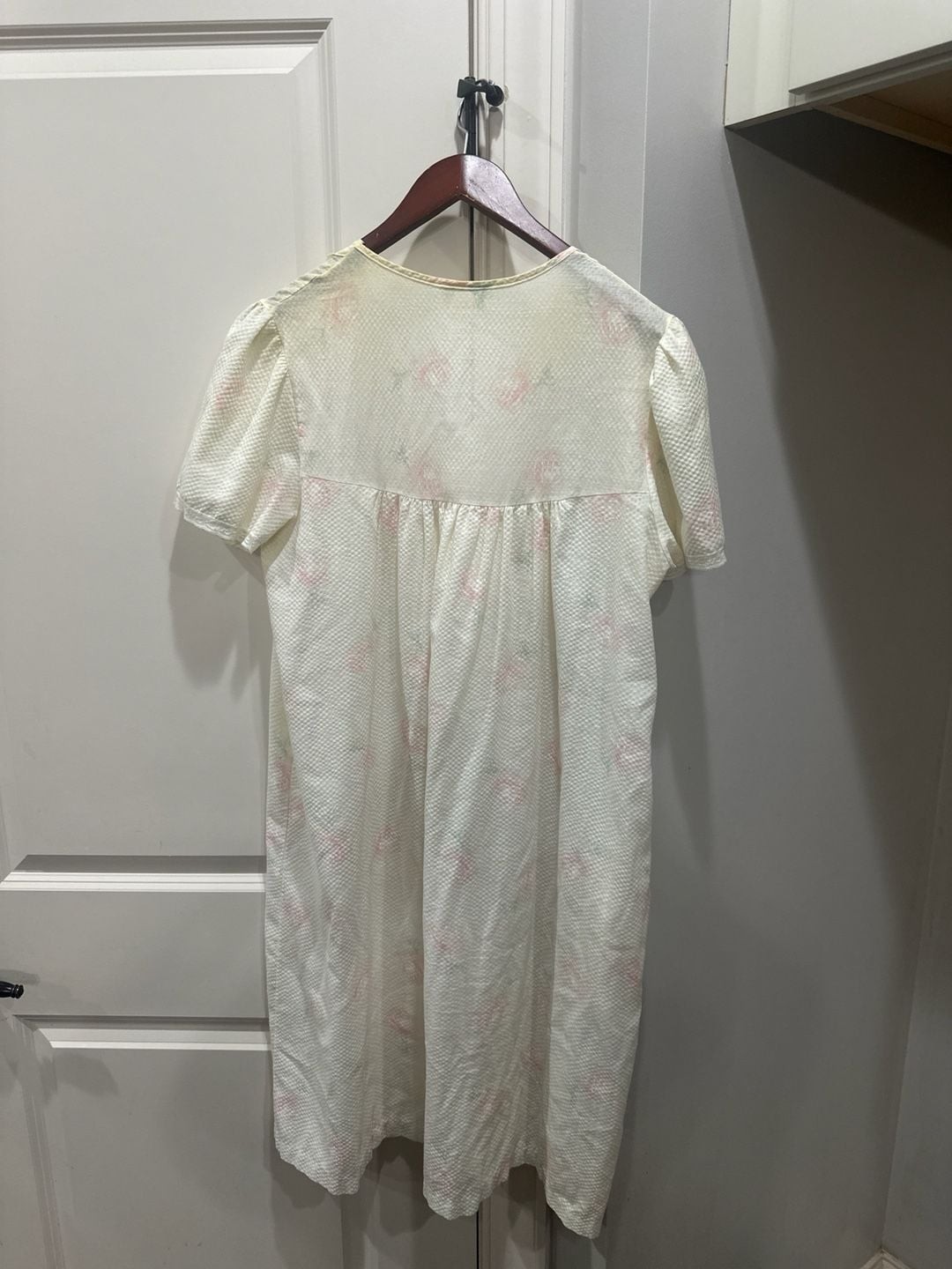 Vintage Donaldsons Floral Eyelet Collar Seersucker Nightgown