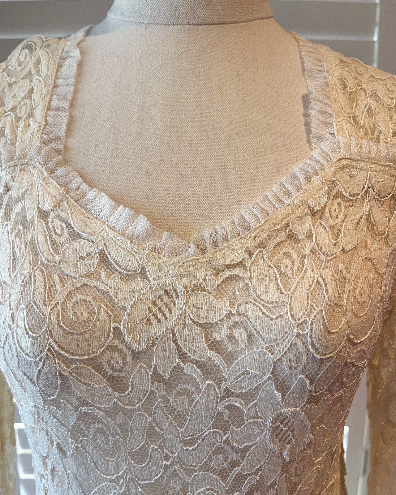 Rare 1930s Sheer Chantilly Lace Wedding Dress Gown – Long Catherdral 2.5m Train