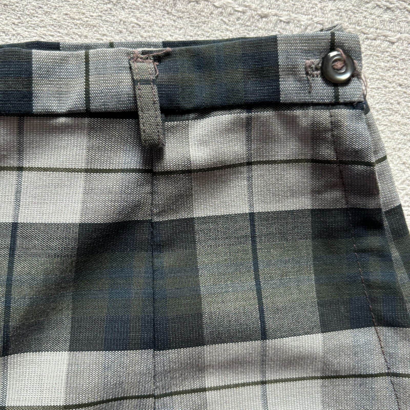 Vintage 1960s Green & Gray Plaid Shorts 24 Waist
