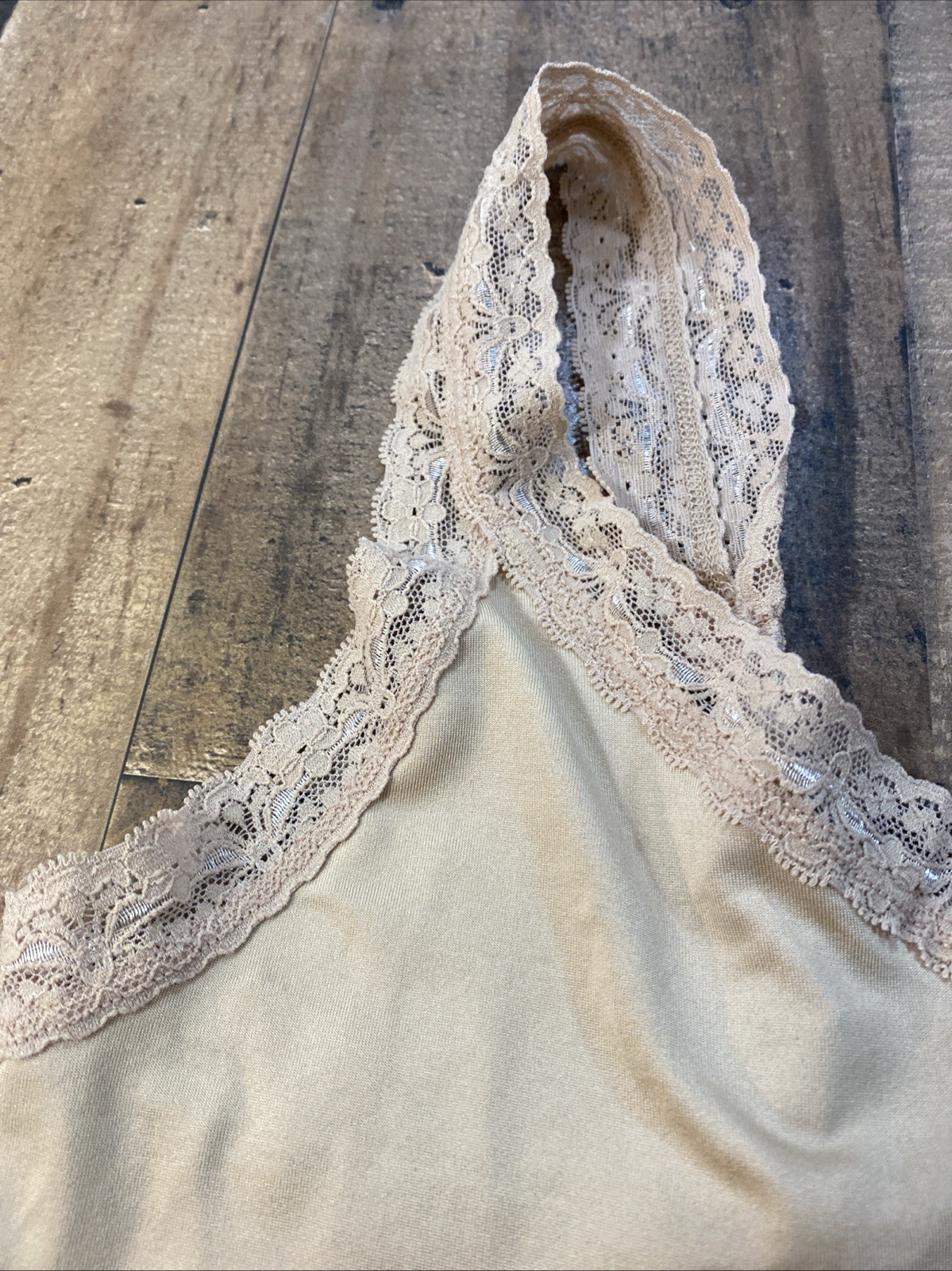 NWT Jones New York Beige polyester, Spandex Camisole with Lace Trim Size Large