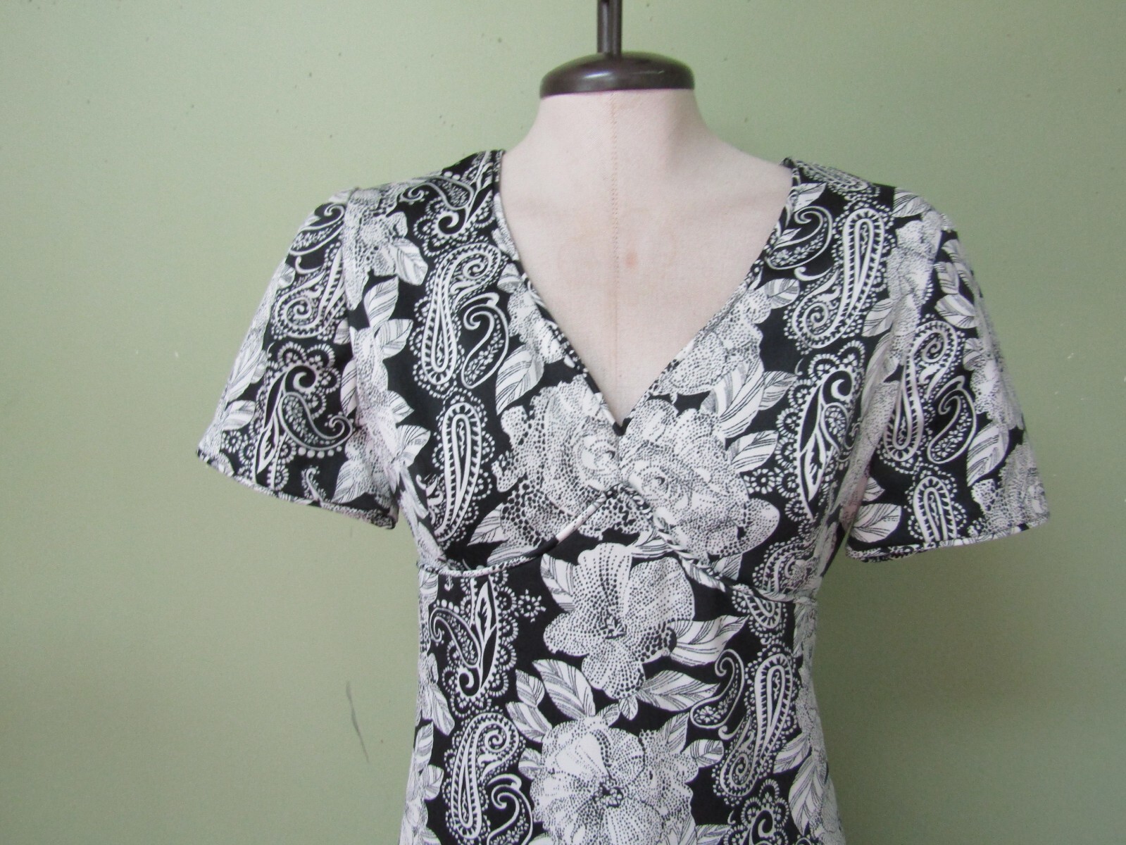 VINTAGE 1970’S BLACK & WHITE ROSE PRINT MAXE DRESS / 38″ BUST MEASURE