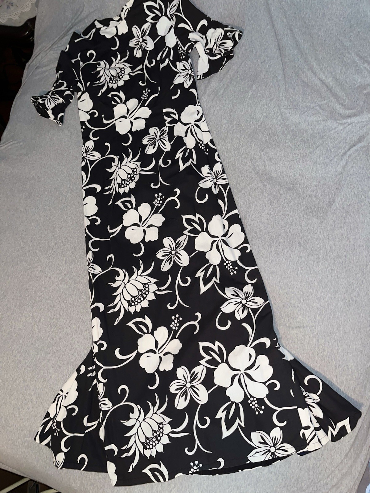Vintage Hawaiian Maxi Hostess Dress Hibiscus Black White Mermaid Fishtail Hem