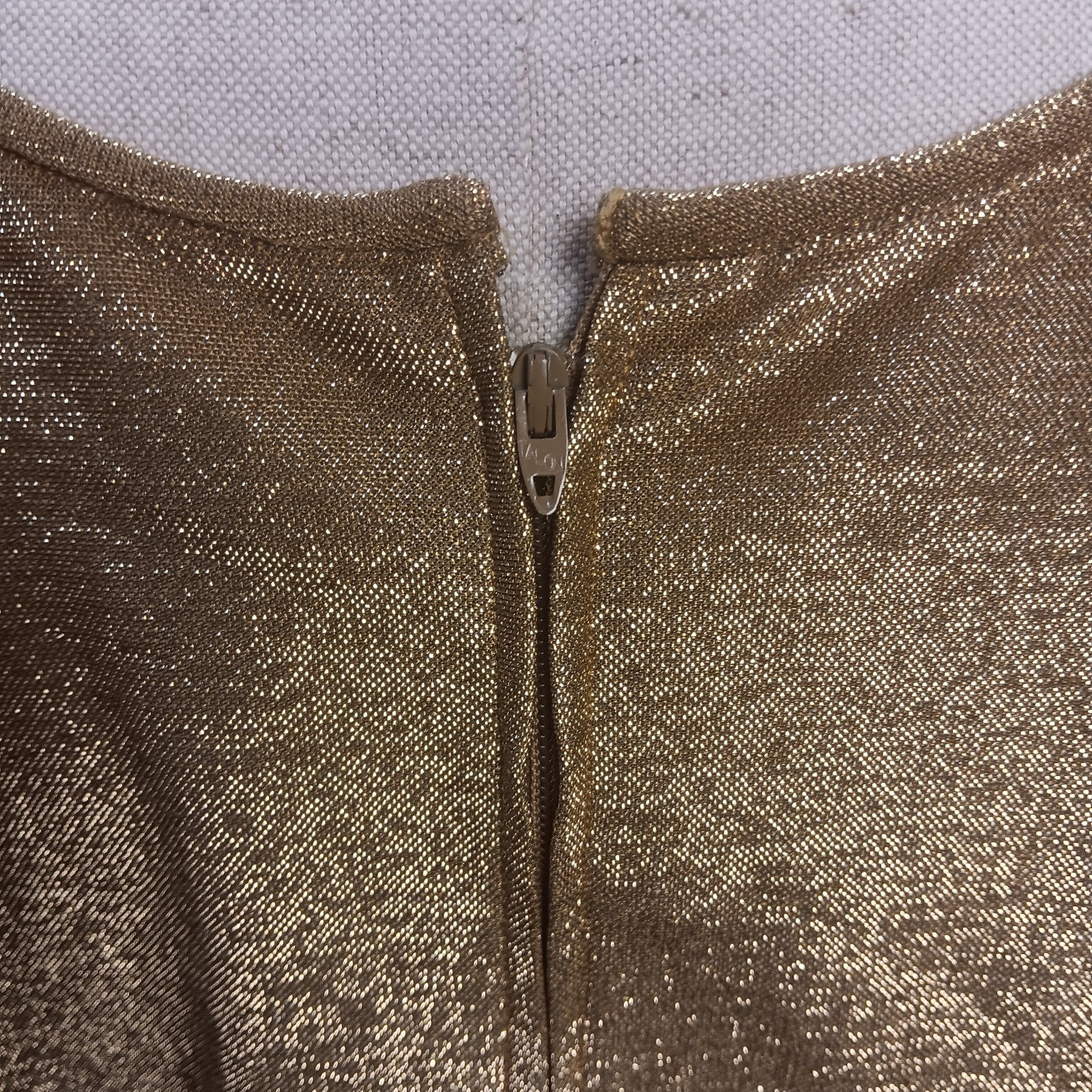 Vintage Wilroy NY Sleeveless Scoop Neck Zipper Back Sparkly Gold Tank Top Large