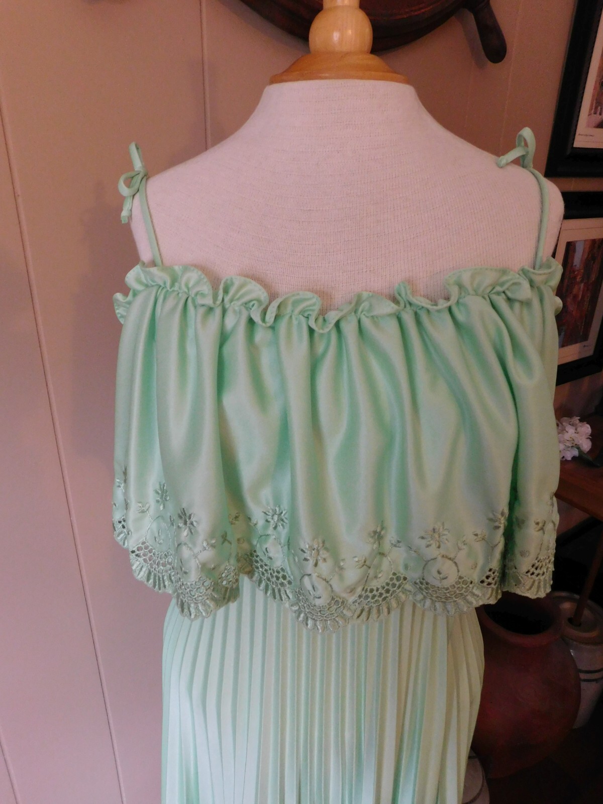 1970’S LIGHT MINT GREEN JERSEY PERMANENT PLEATED OFF-SHOULDER GOWN S 9/10