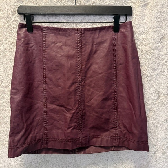 Free People Faux Leather Mini Skirt 6 Wine Indie Grunge Vegan Moto Back Zip Y2K