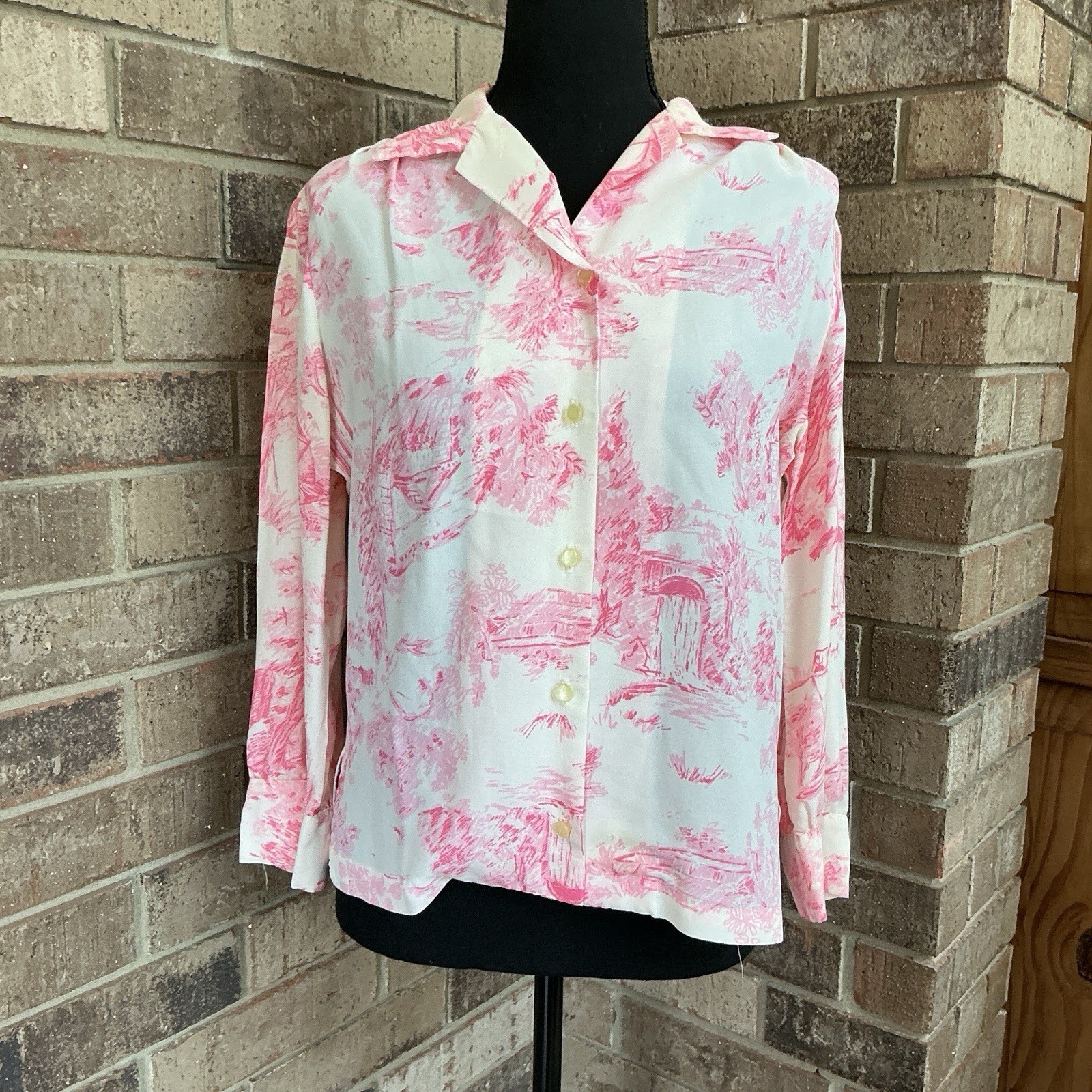 RARE 60s VINTAGE Rhonda Lee Pink Toile Scenic Blouse 86% Arnel Size 34 #5D7