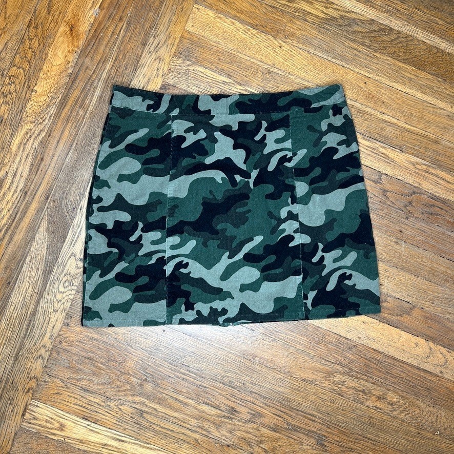 True Vintage Y2K Miniskirt – 2005 Camo Corduroy XL Full Zip – Vintage Grunge