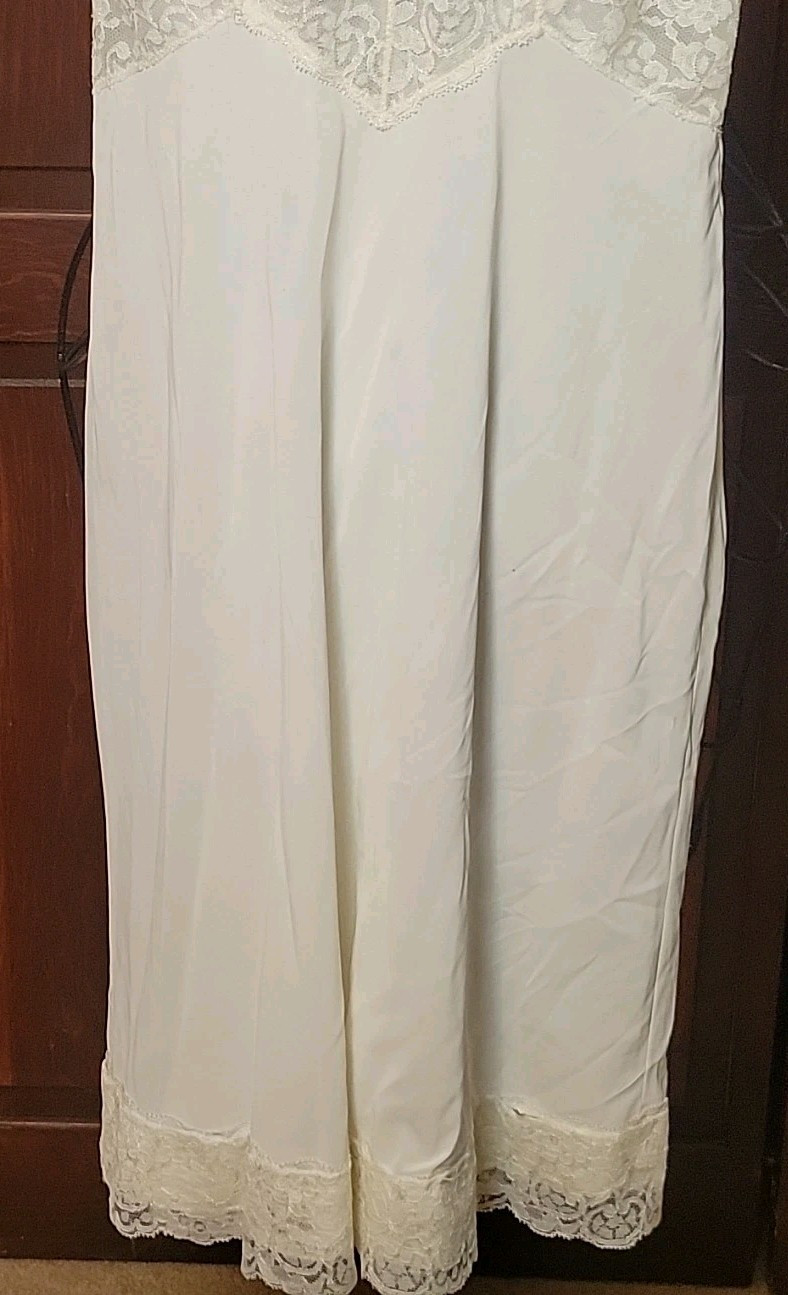 Vtg 50s Vanity Fair Tricot Nylon Full Slip Off White Sz 32 Embroidered Tag Lace