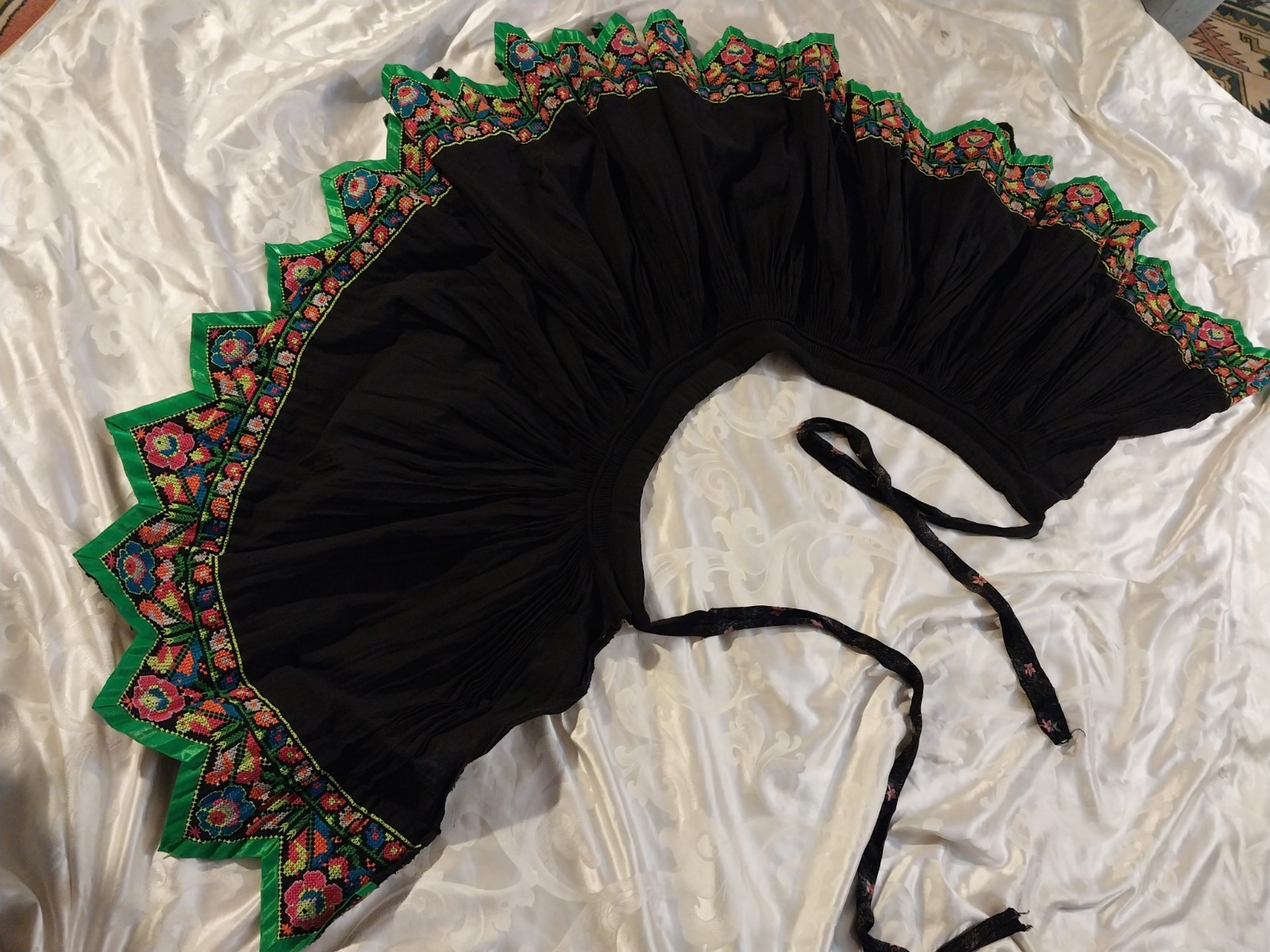 vtg Bolivia Ketchikan PERUVIAN ANDEAN WOMEN CLOTHES SKIRT POLLERA Cross stitch L