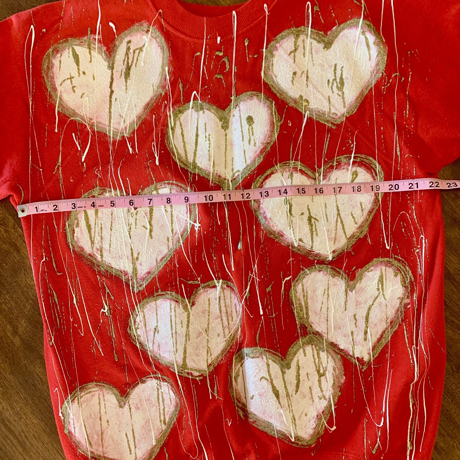 Vintage Valentine’s Day Red Sweatshirt with painted hearts gold paint spatter L
