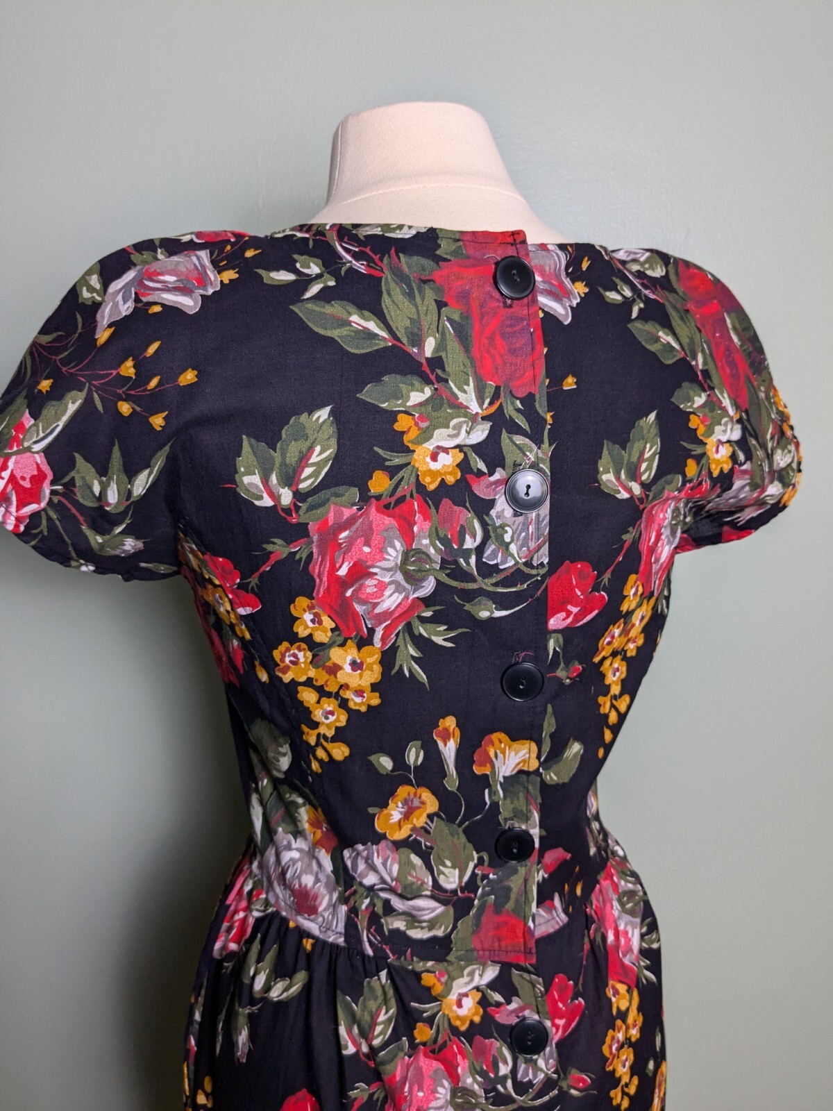 Vintage 80s Does 50s Rose Print Cotton Wiggle Dress Hepburn Button Down Back