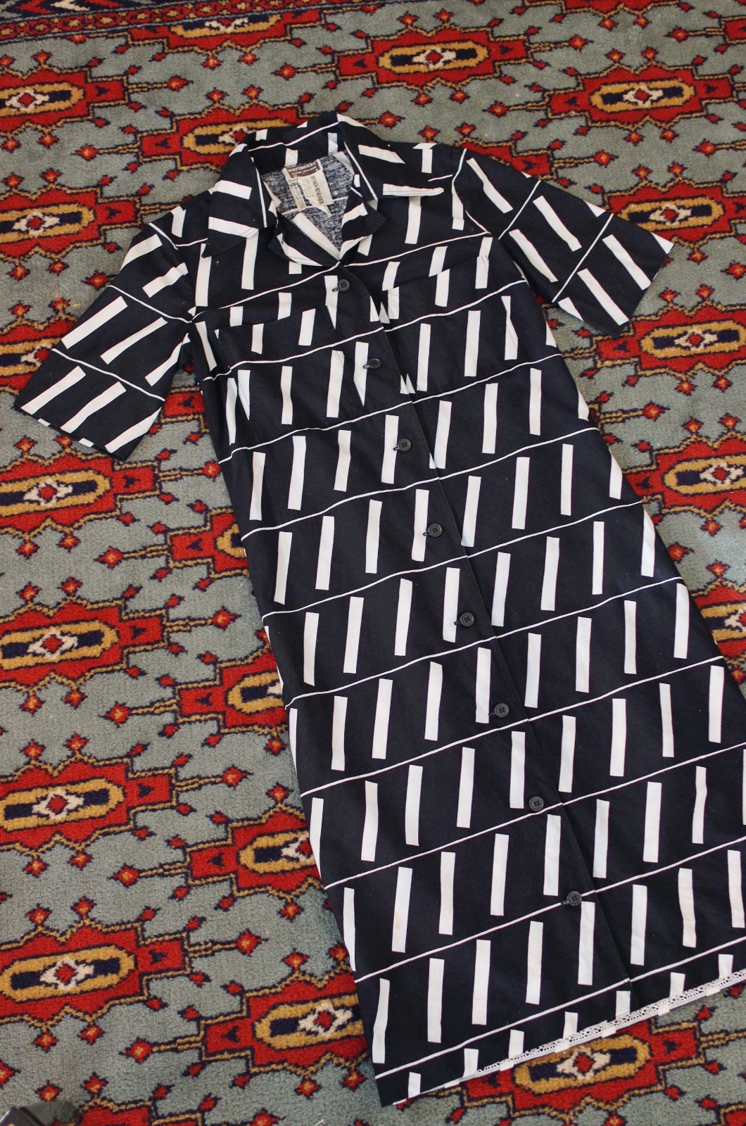 1970s MARIMEKKO Design Research Black White Print Collared shirtdress dress