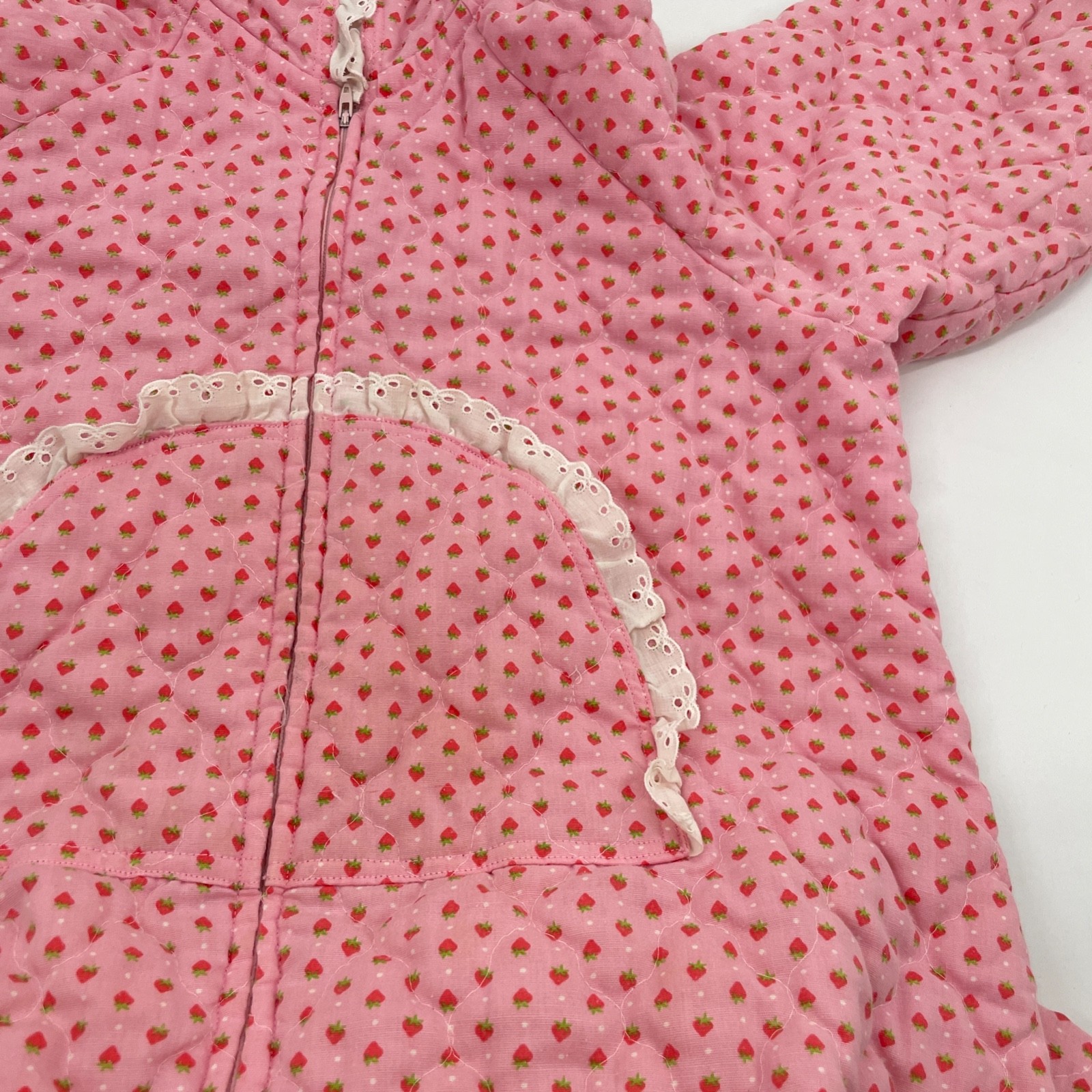 Vintage Sm Strawberry print quilted Housedress robe hooded 1/2 zip pink pullover