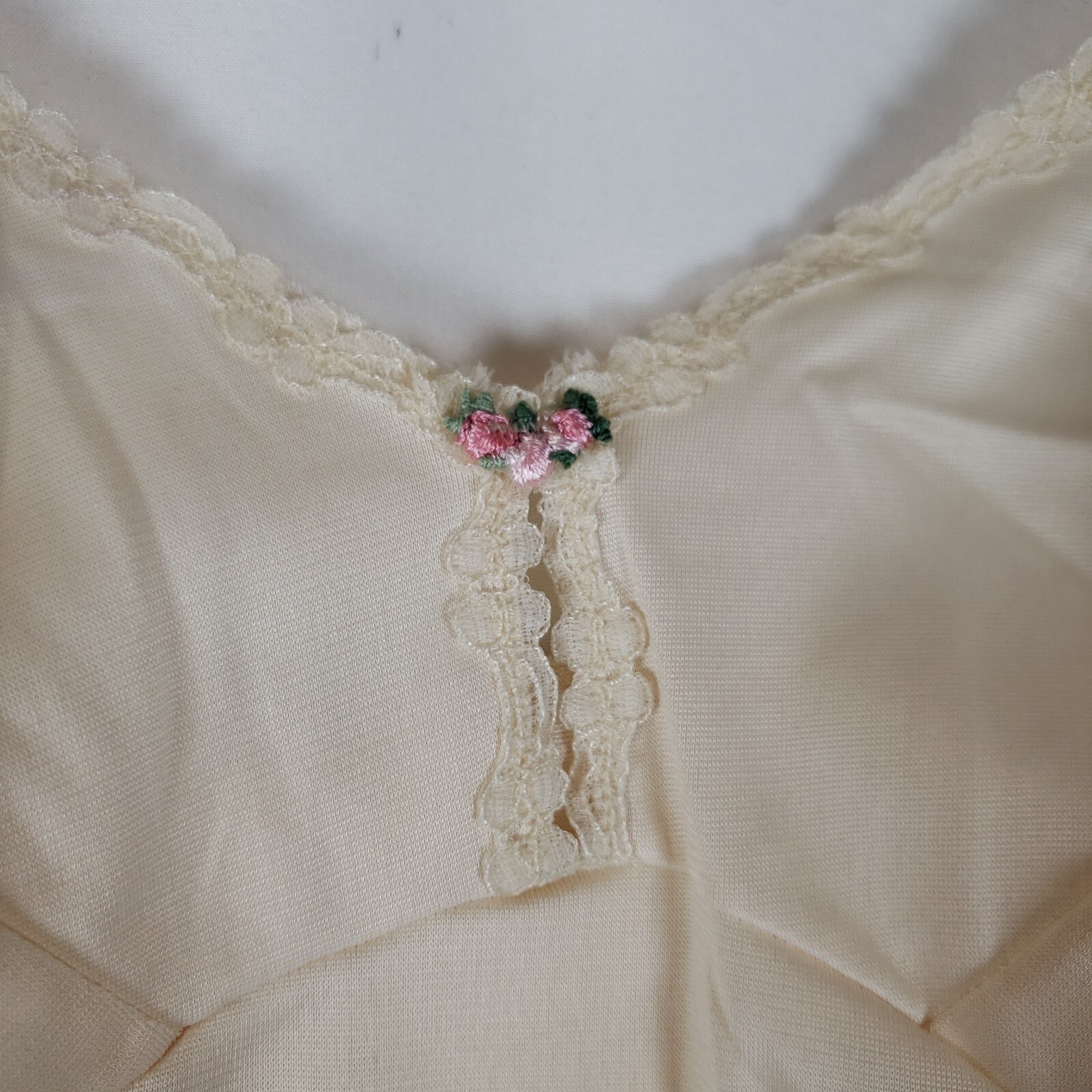 Vintage Olga Long Nylon Slip Womens 34 Body Silk Lace Trim Beige Color Transfer