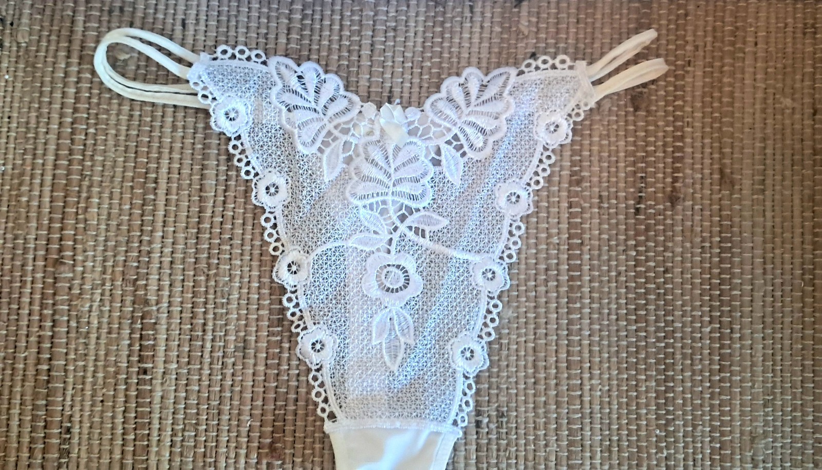 1990’s White Lace Thong Panty Size 9 Semi-share Double Strapped Hips G-string