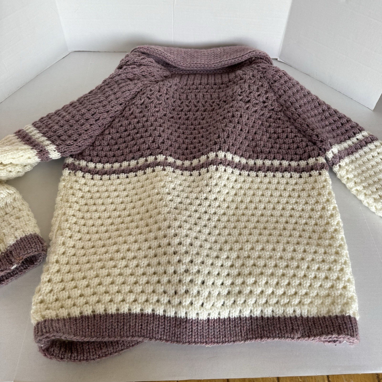 VTG Cardigan Chunky Sweater Women’s Large White Purple Front Pockets Handmade