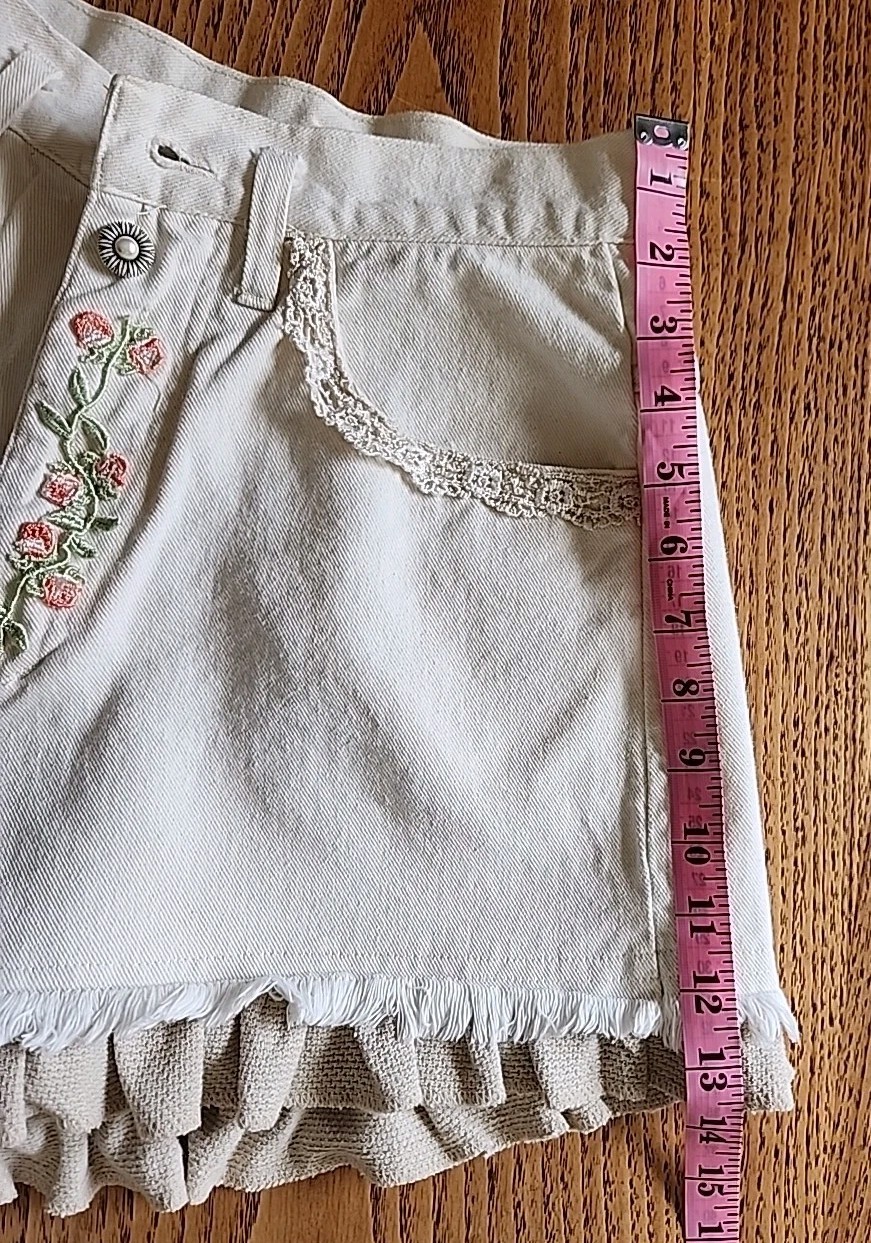 vintage Enchante set of blouse and shorts Ivory Color Size Large Used