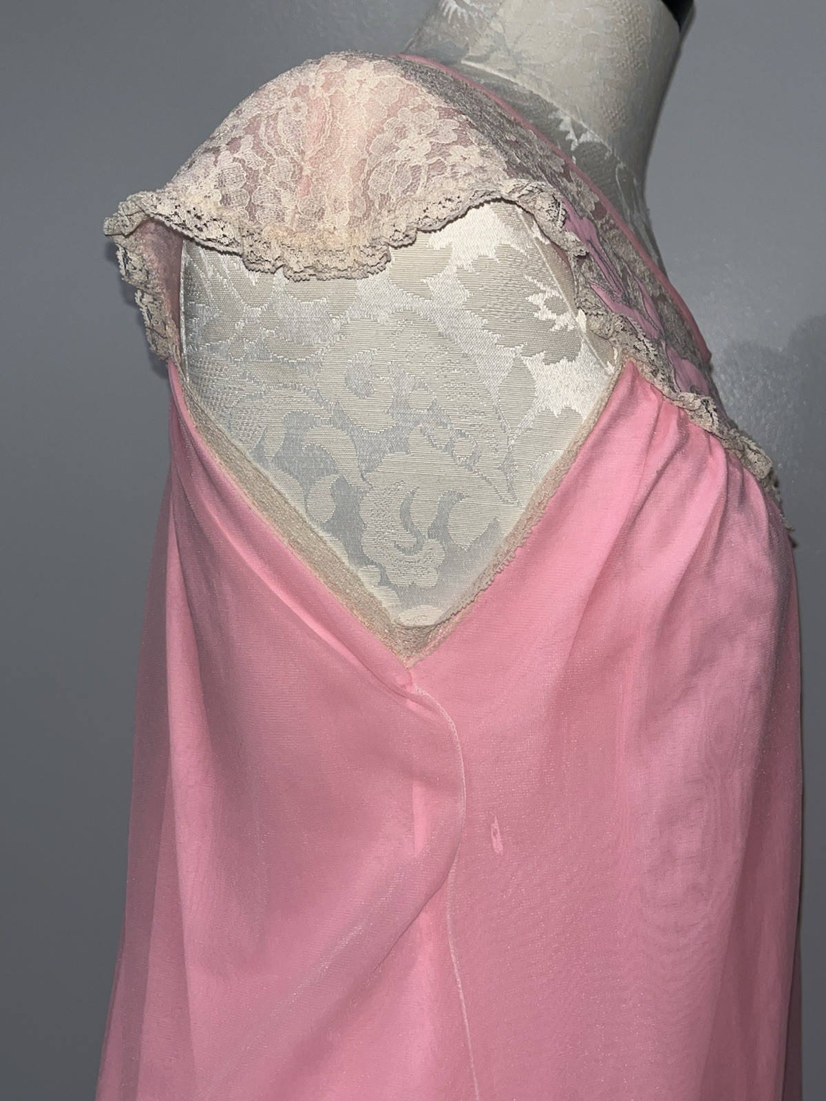Vintage Avian Peignoir Pink Chiffon Lace V Neckline Negligee Nightgown Babydoll