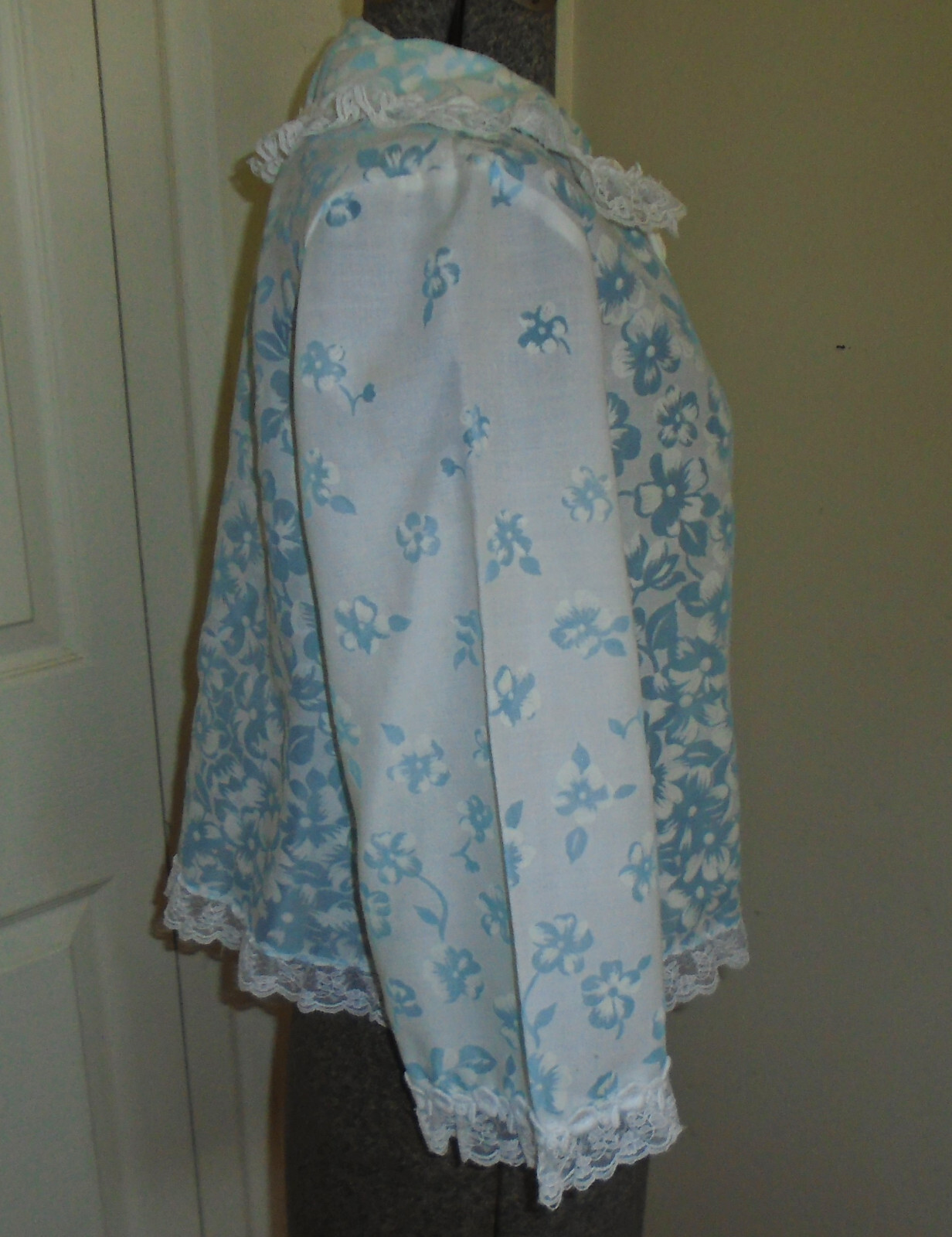 Ariel Bed Jacket Blue White Floral Sheer Vintage Made in the USA Size Small