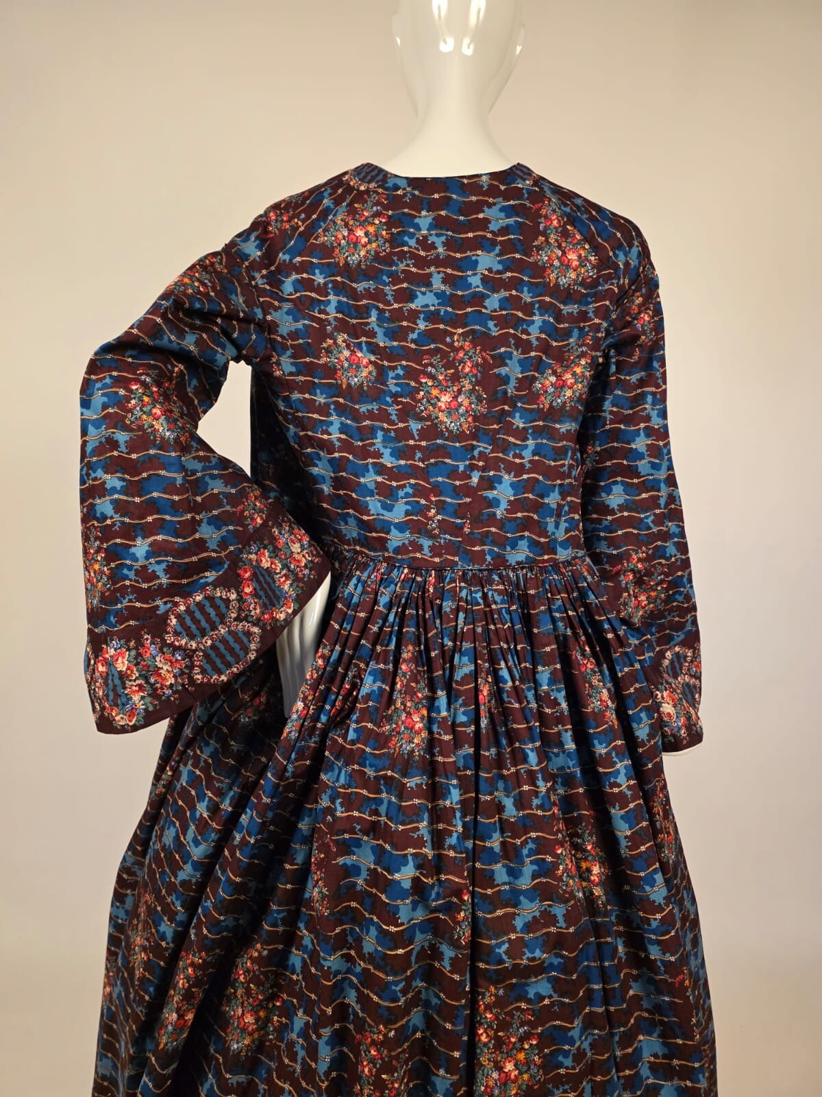 UNWORN CONDITION CIVIL WAR 1850’S FLORAL CHINTZ WRAPPER DRESS W PAGODA SLEEVES