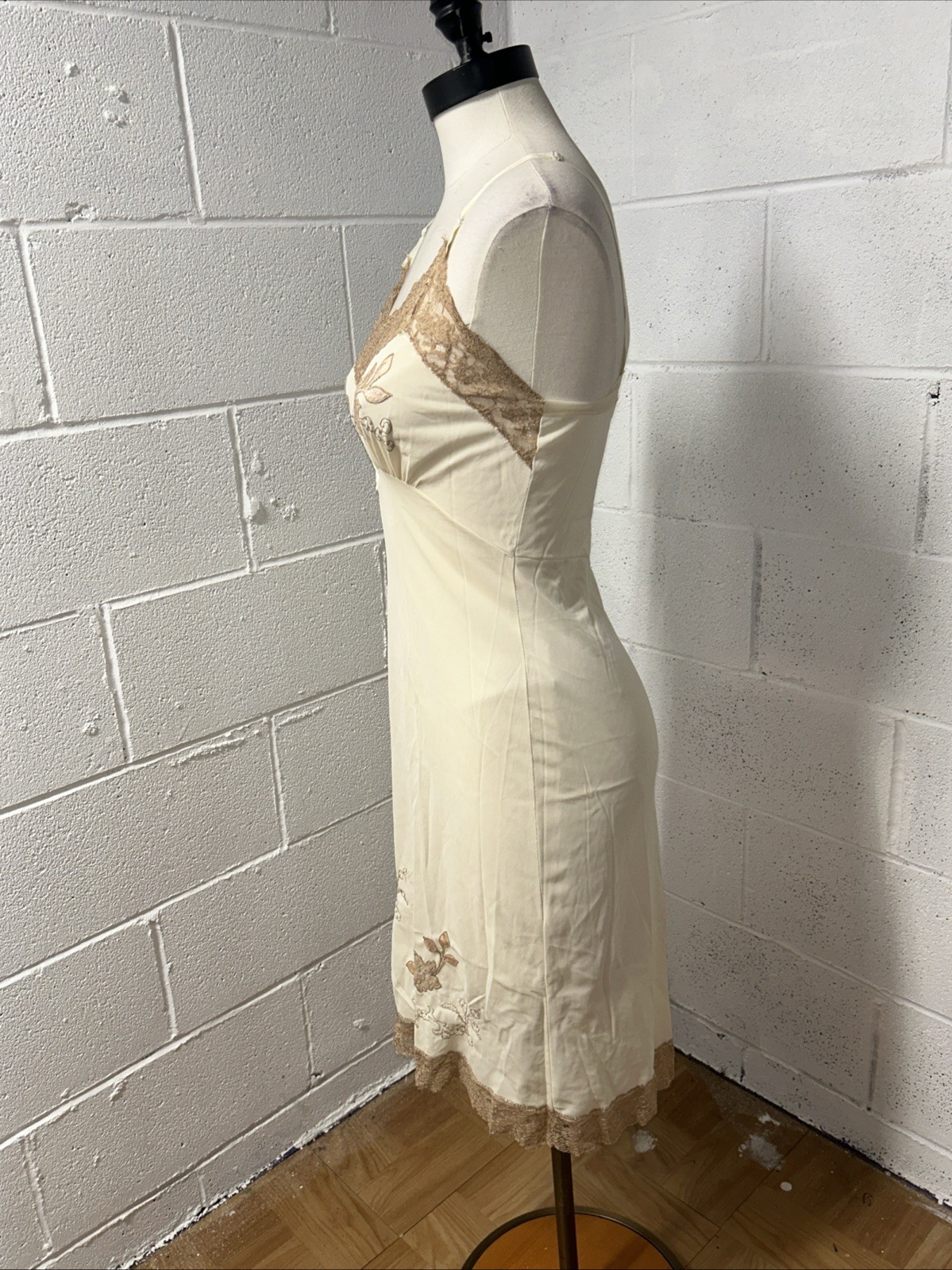 Vintage Top Form Slip Dress Nightie Cream Tan Lace Sz 34 Embroidered S3