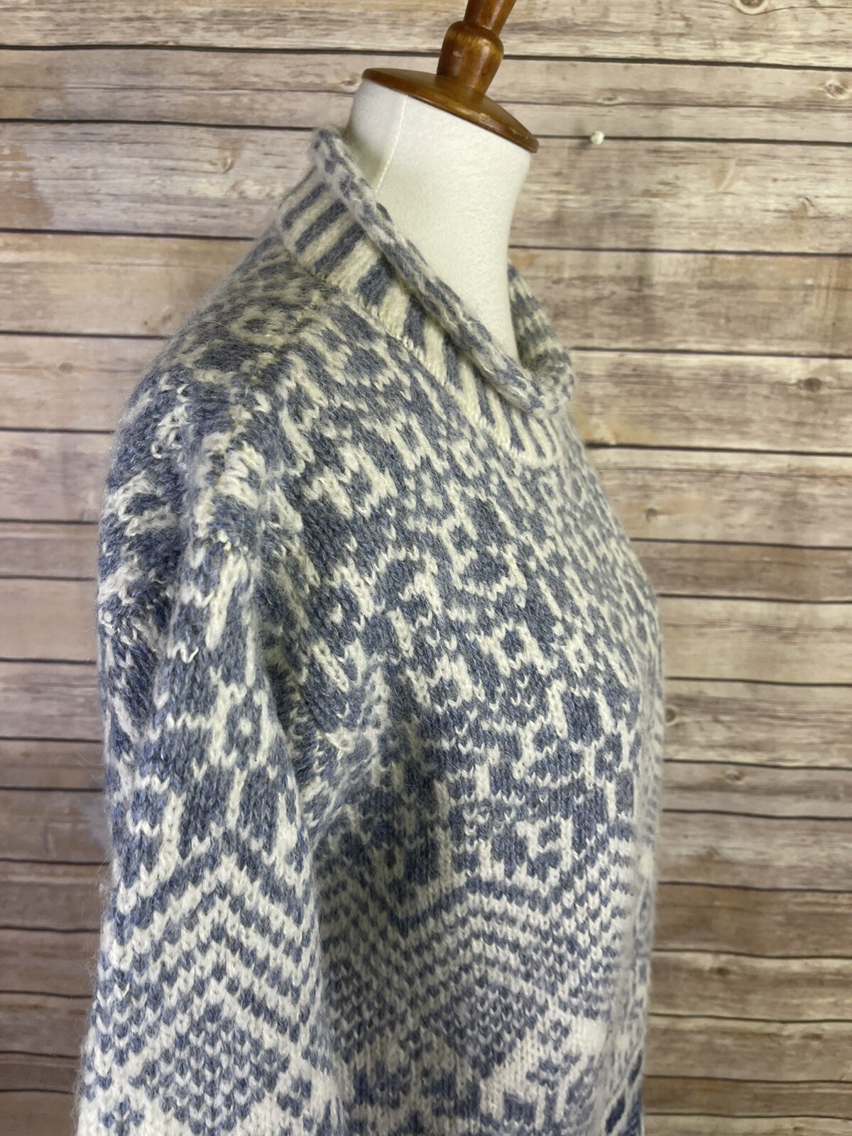Vintage Woolrich Medium Mock Turtleneck Wool Alpaca Snowflake Sweater Blue White