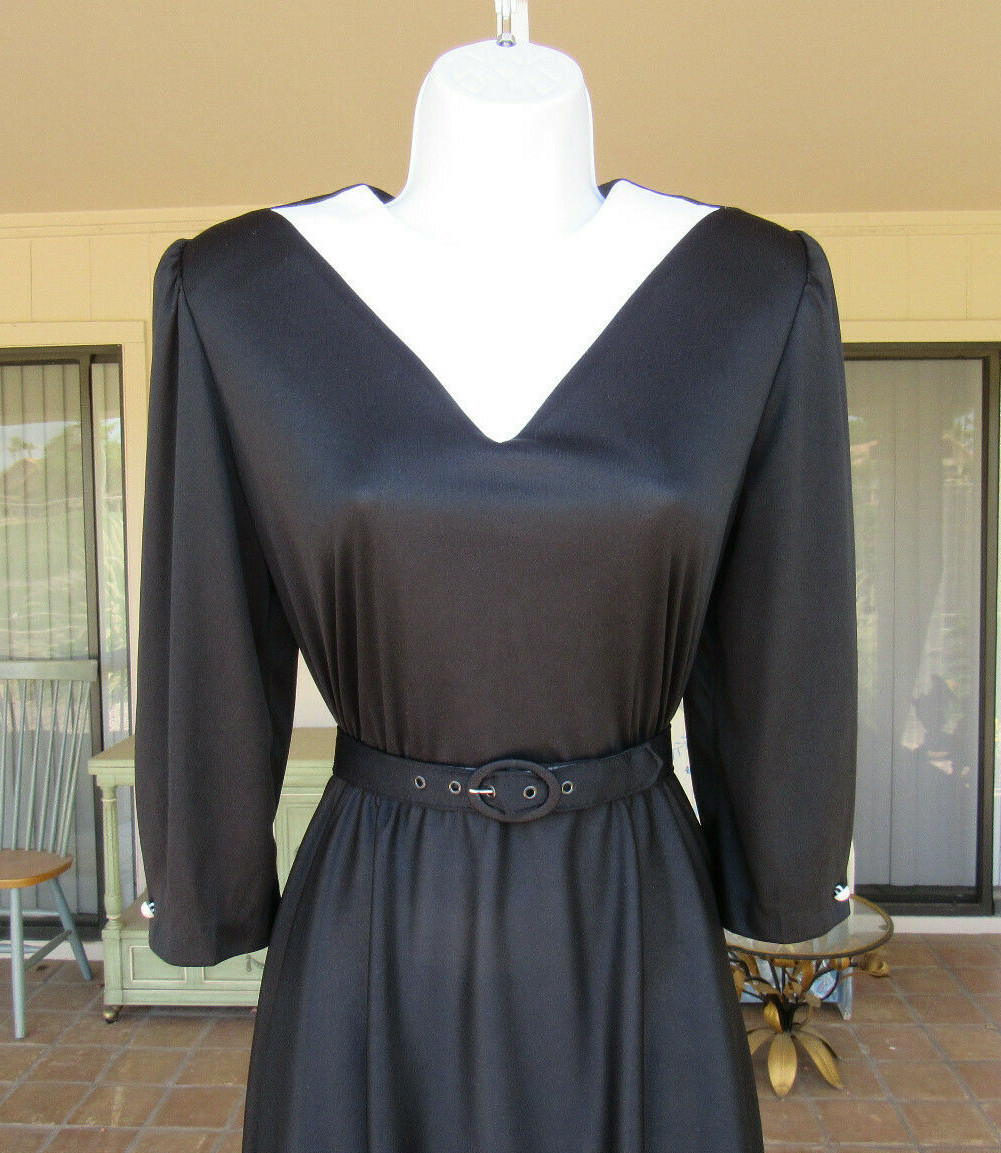 VTG 1960s WHIRLAWAY FROCKS BLACK DRESS & BELT SIZE 6P WHITE COLLAR POLY