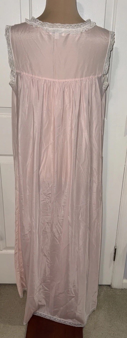 Vintage Woman’s Medium Gown Corhan NOUMAIR Nightgown USA