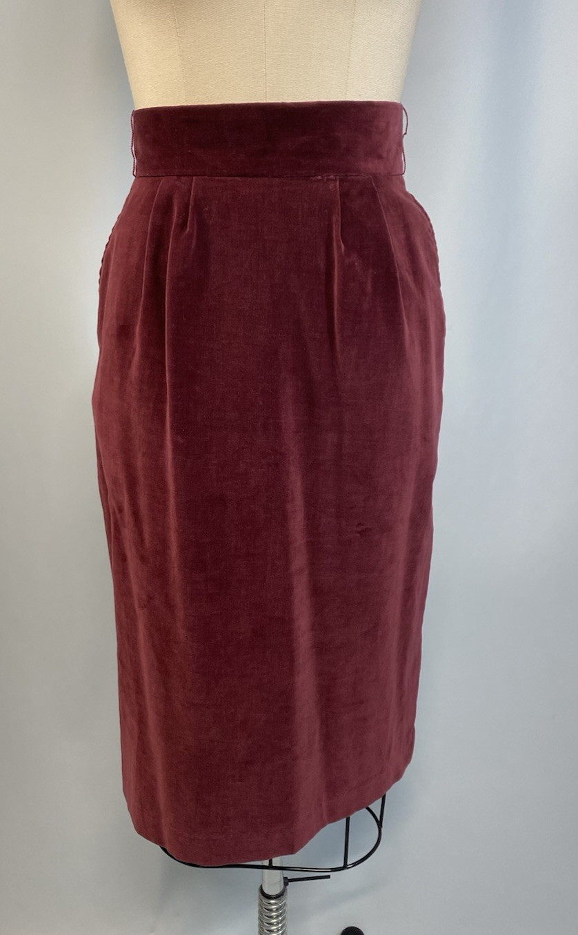 Vintage Skirt Suit Women’s SIZE EXTRA SMAL XS 5 red velvet 70s 80s VINO DE CASA