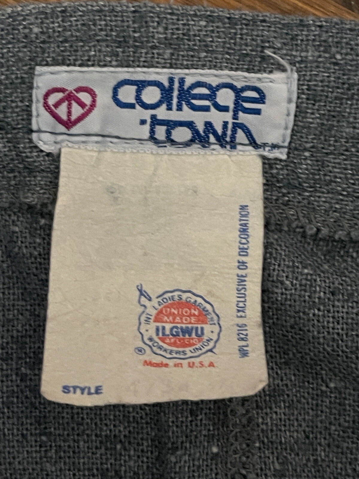 Vintage College Town Womens Wrap Skirt Size Small 22” Waist Gray Nubby Wool