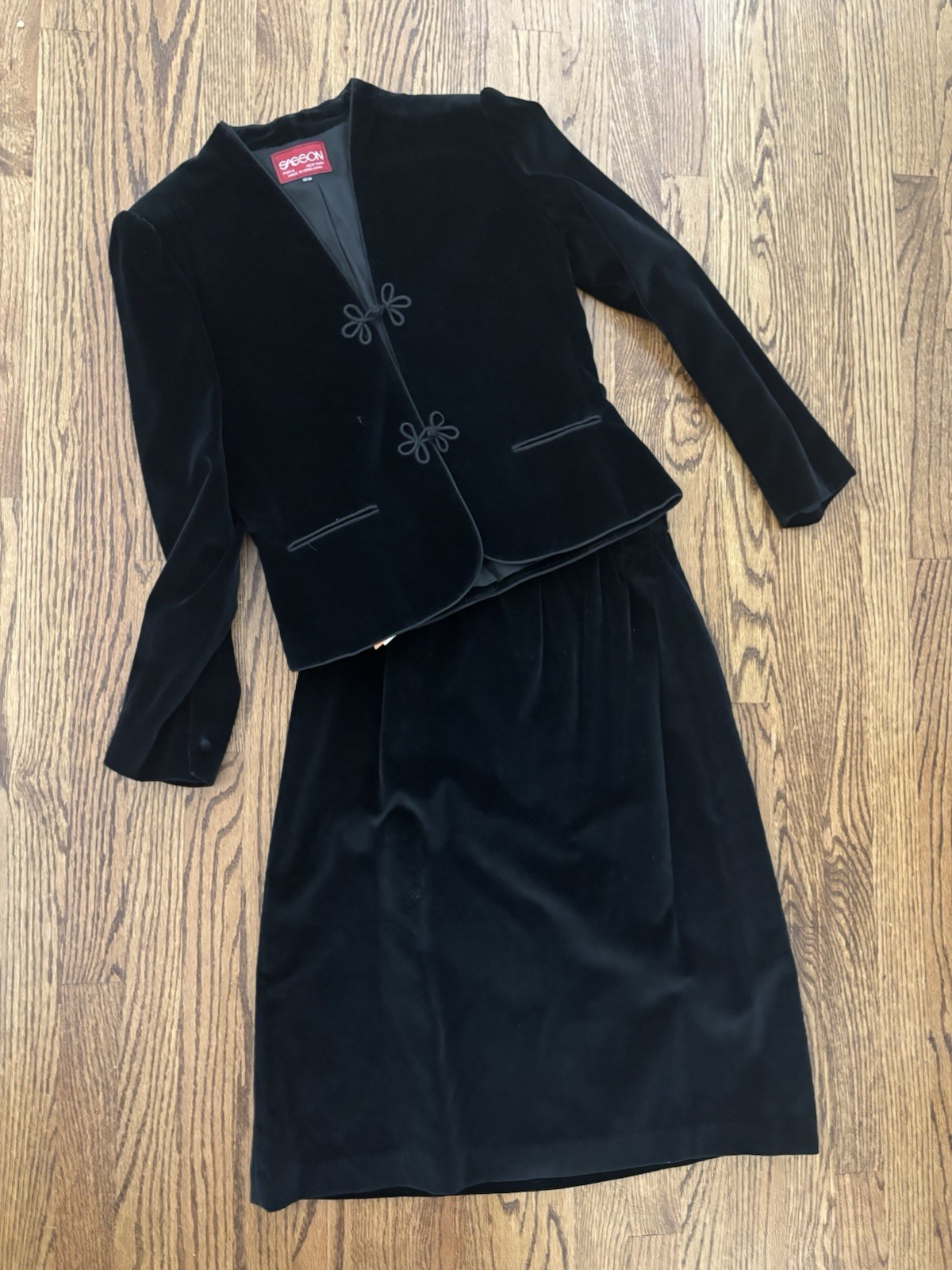 Vintage 1980’s Sasson Black Velvet Asian Fitted Jacket Skirt Suit 12 / 13