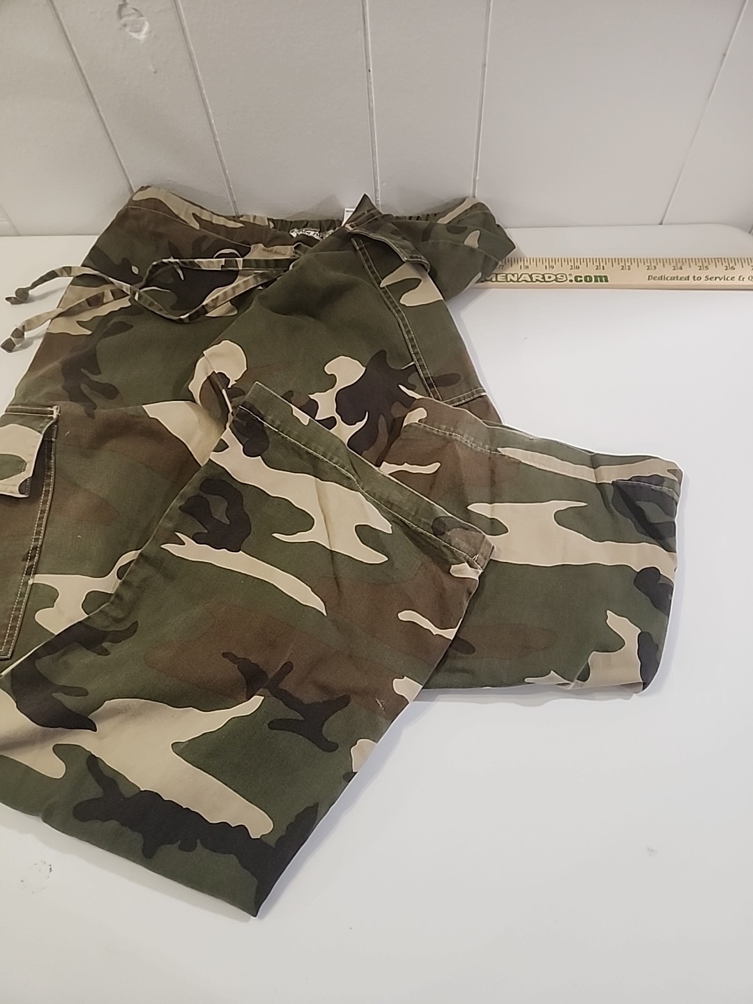 Vintage Beverly Hills B.H.D.C. Camouflage Drawstring Cargo Pants. Ladies Large